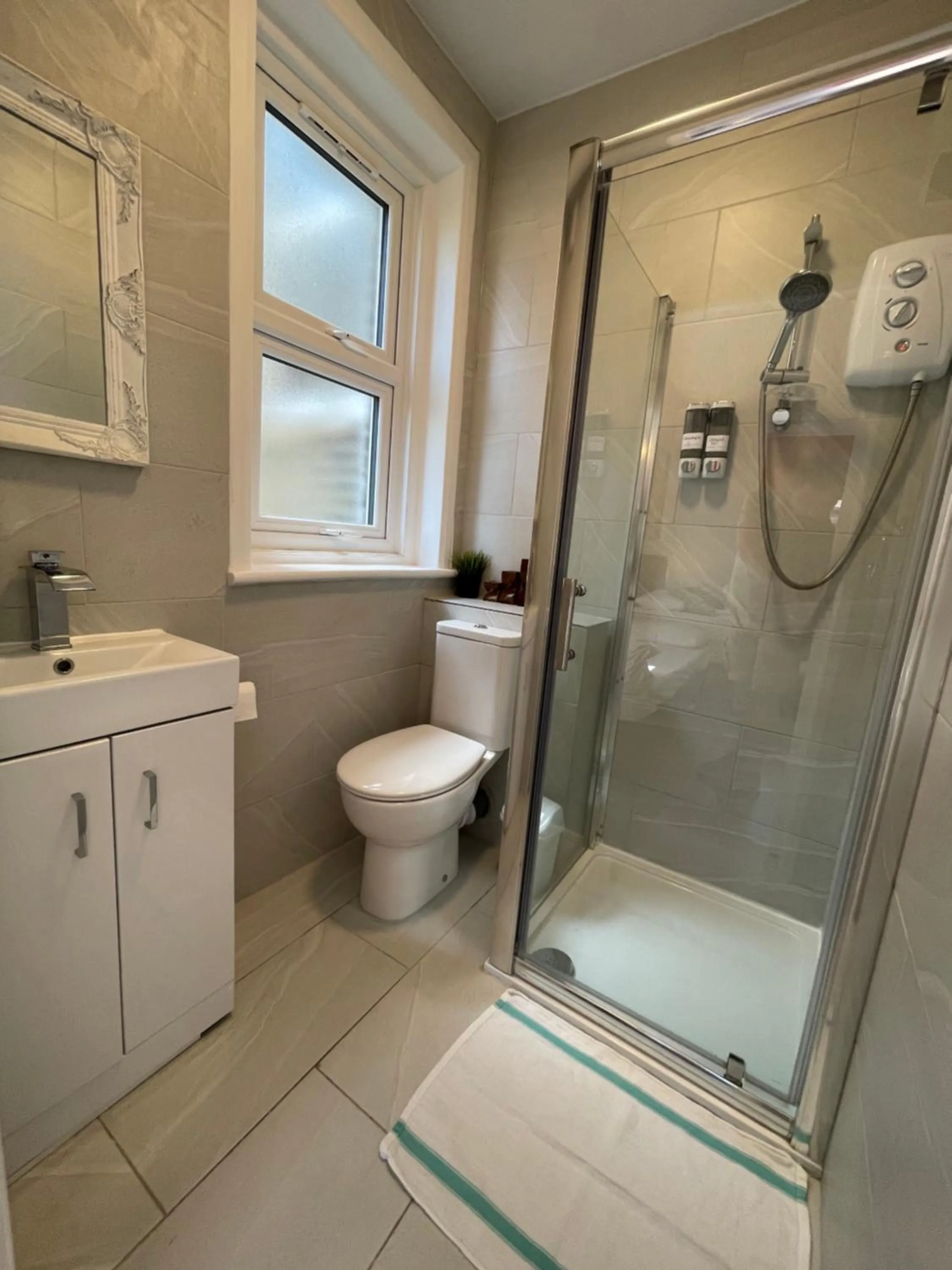 Shower in Chamberlayne Inn