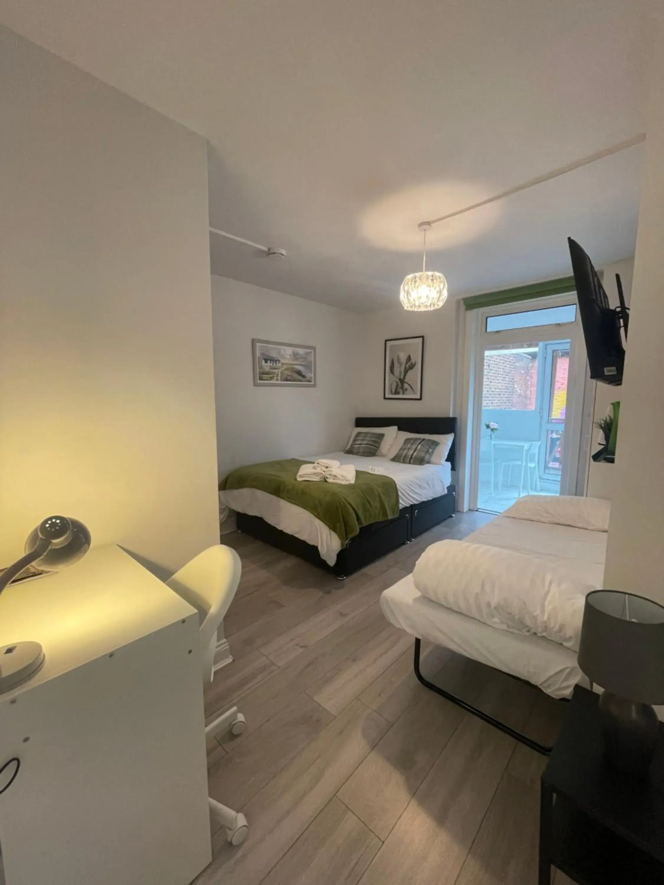 Studio with Conservatory in Chamberlayne Inn Studio with Conservatory in Chamberlayne Inn