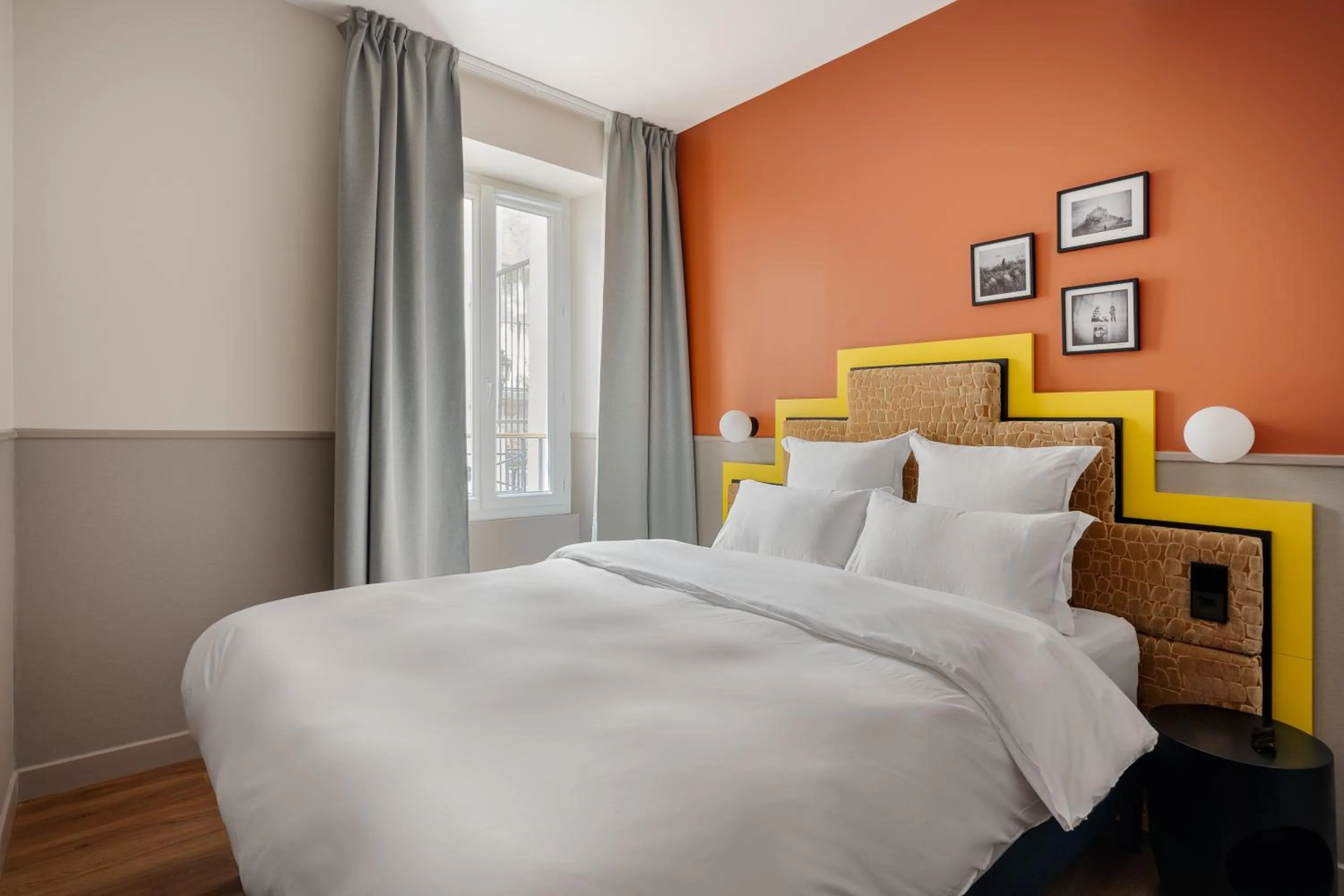 Bed in Edgar Suites Montmartre - Paul Albert