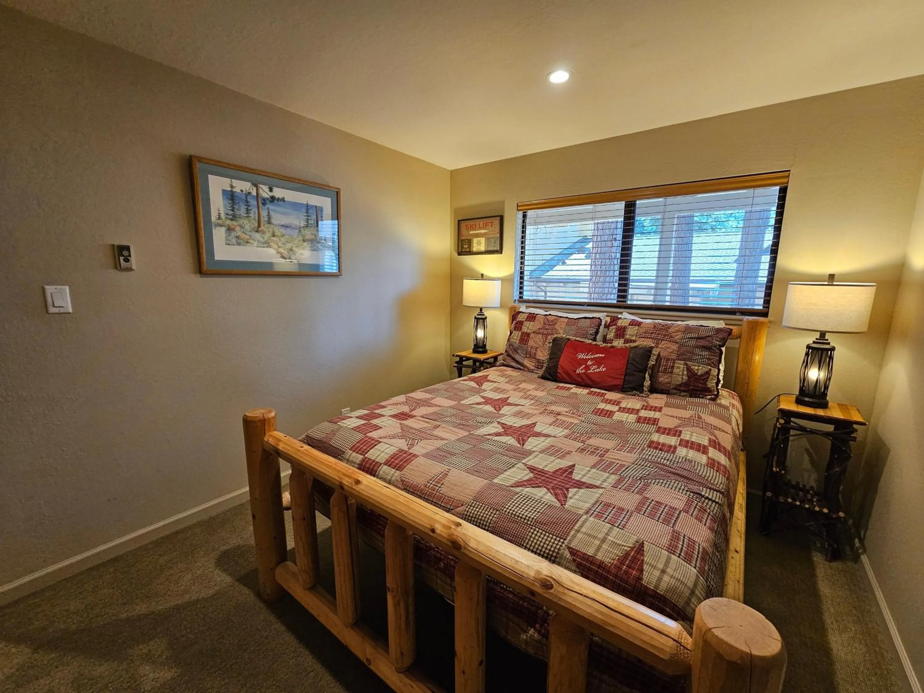 Bed in Cozy Bear Lodge home