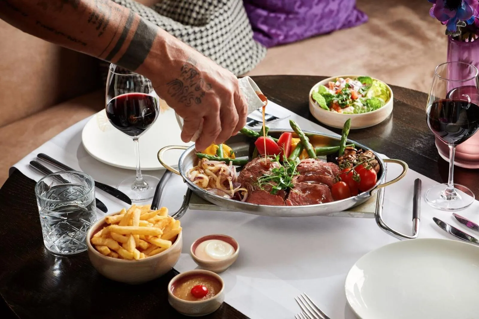 Restaurant/places to eat in Van der Valk Hotel Tiel