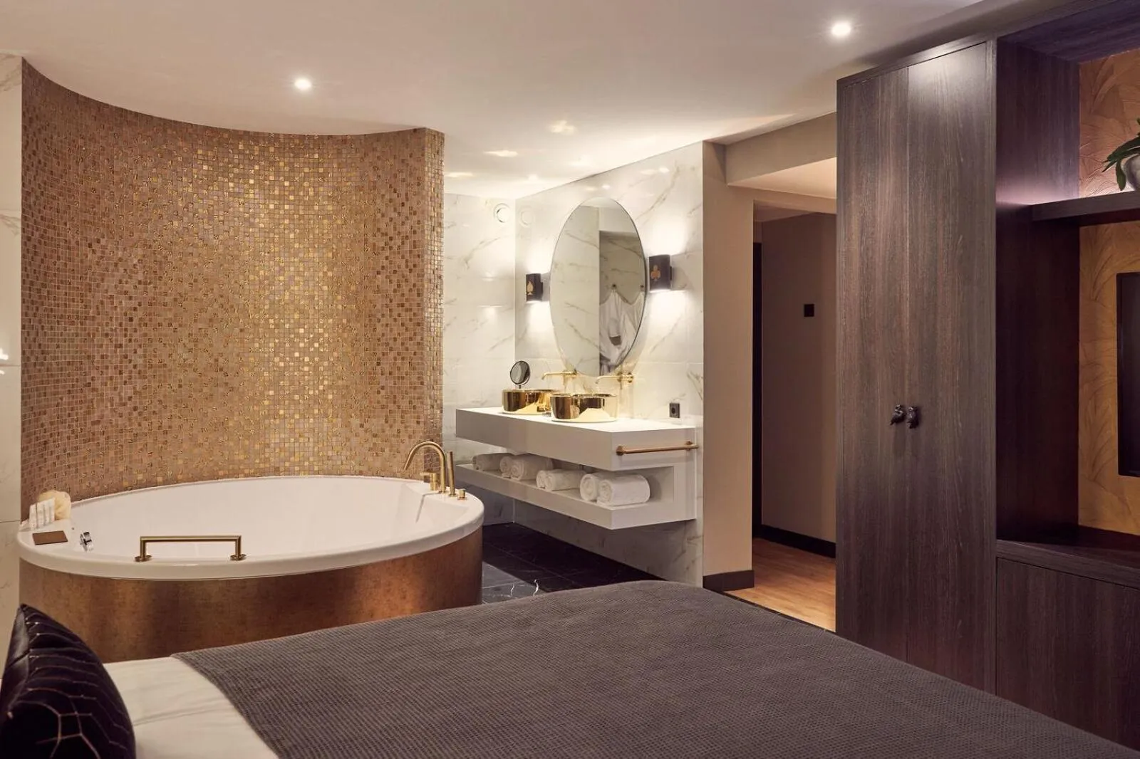 Bathroom, Bed in Van der Valk Hotel Tiel