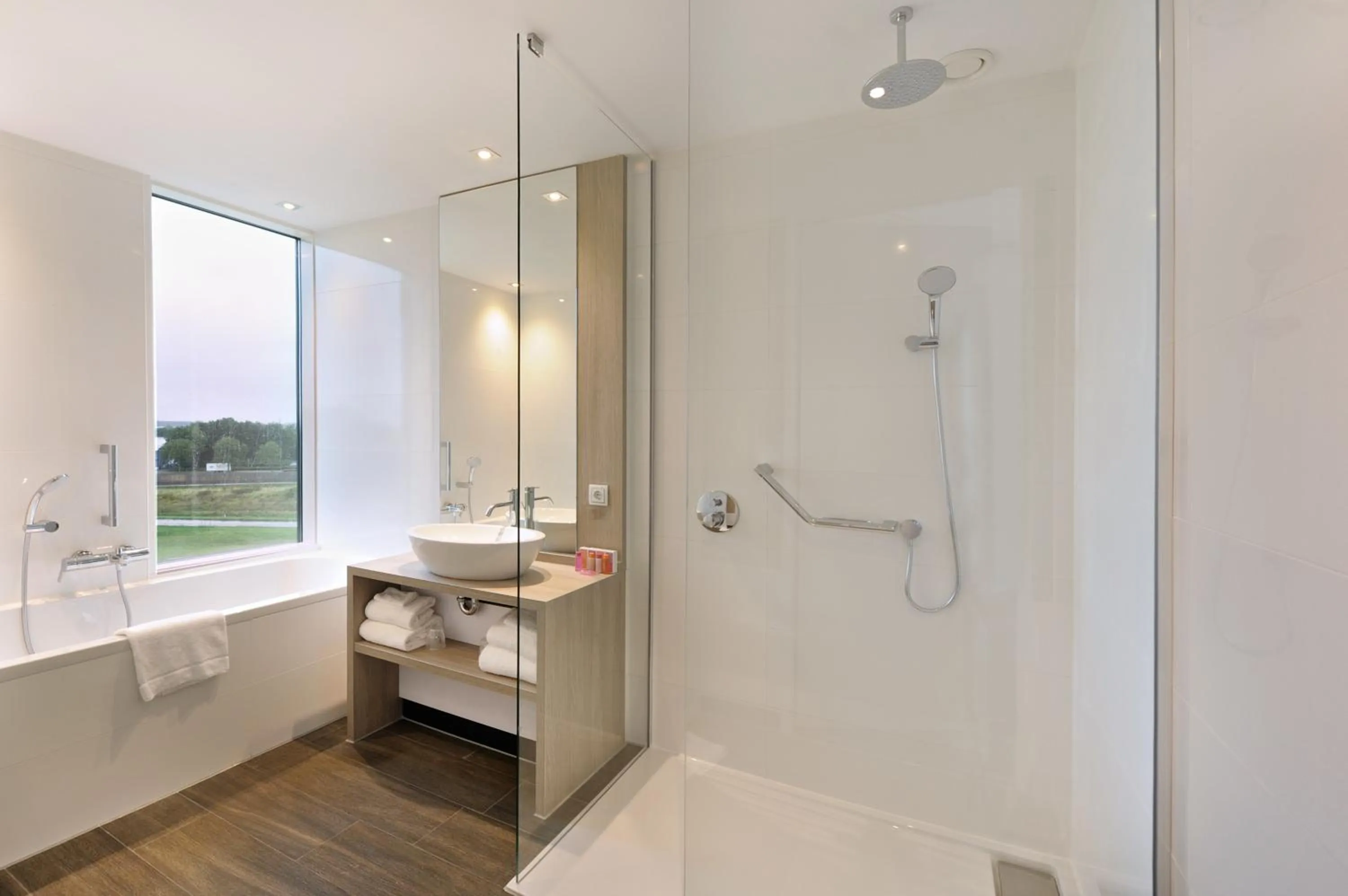 Shower in Van der Valk Hotel Tiel