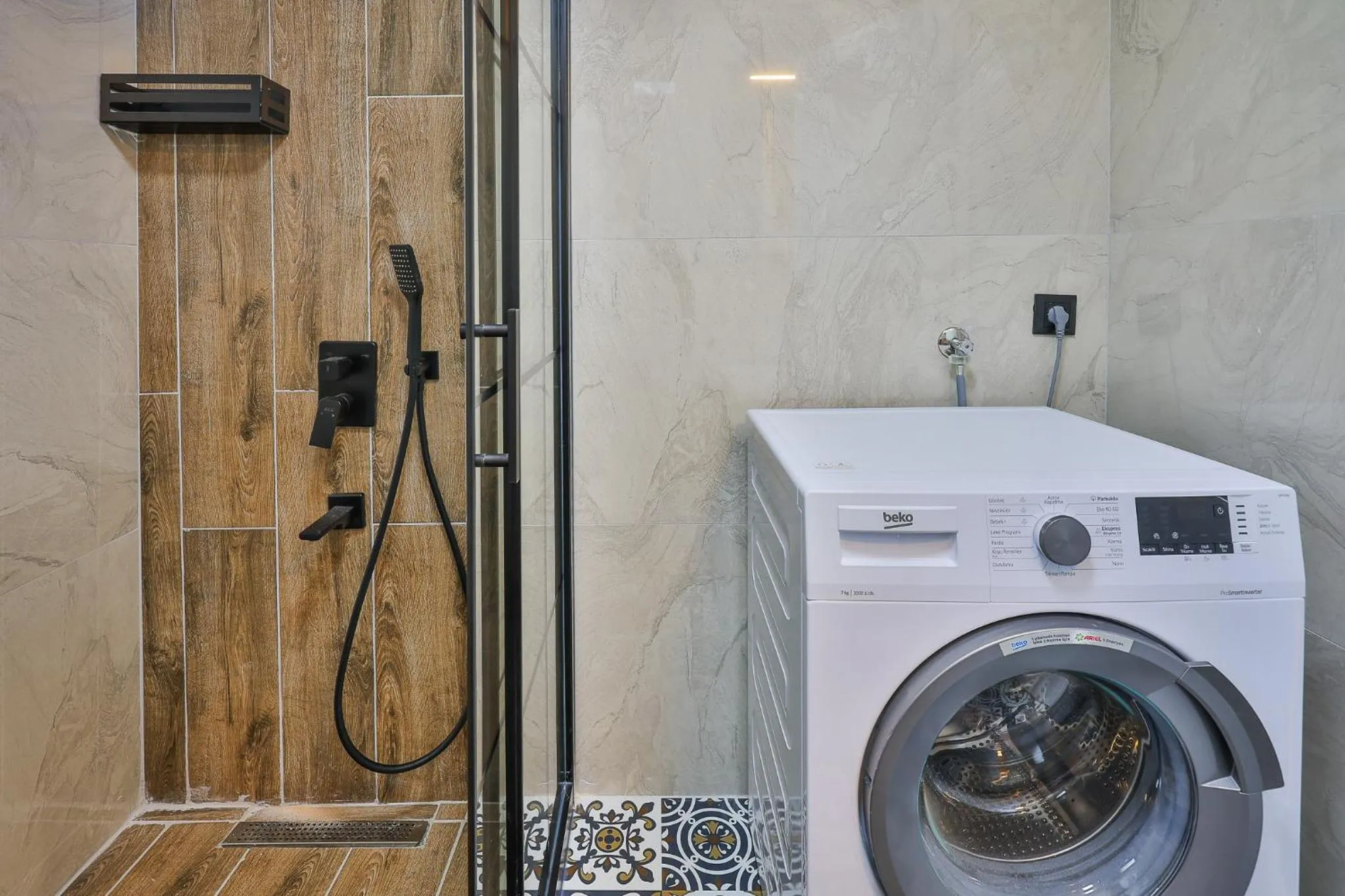 Shower in Harnup Apart