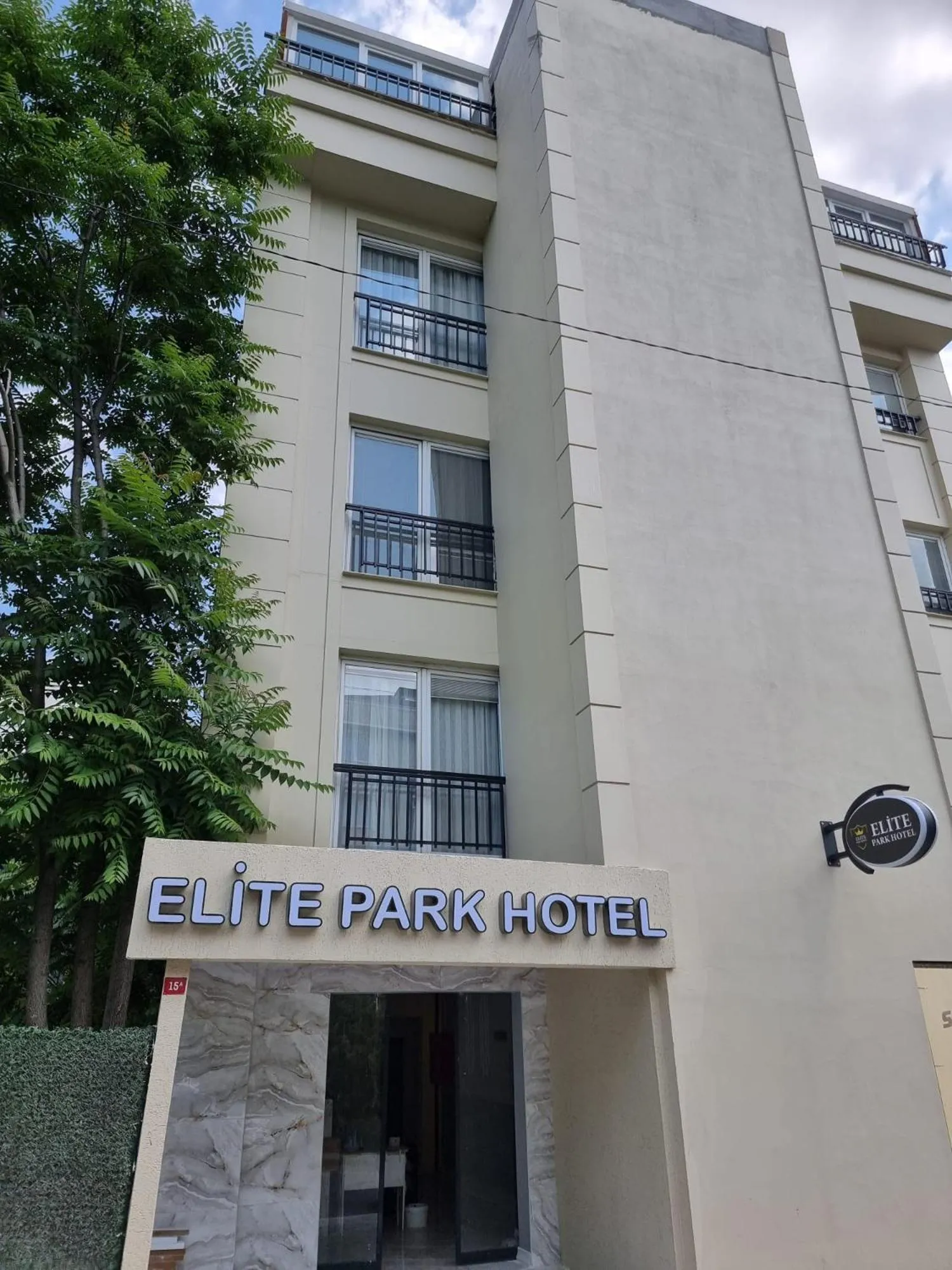 Property building in Elite Park Hotel & Suites