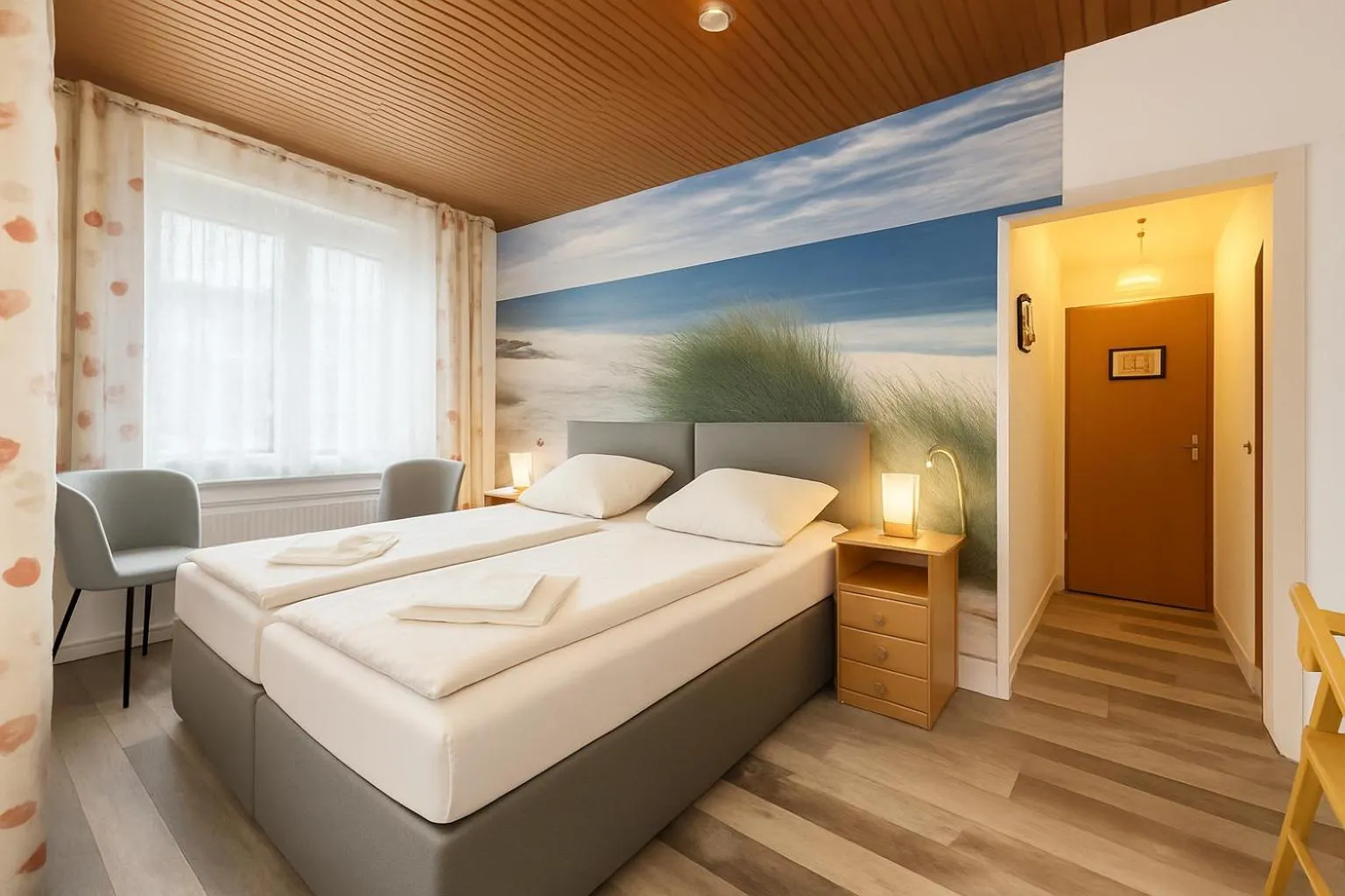 Photo of the whole room, Bed in City Center Hotel Garni Cuxhaven