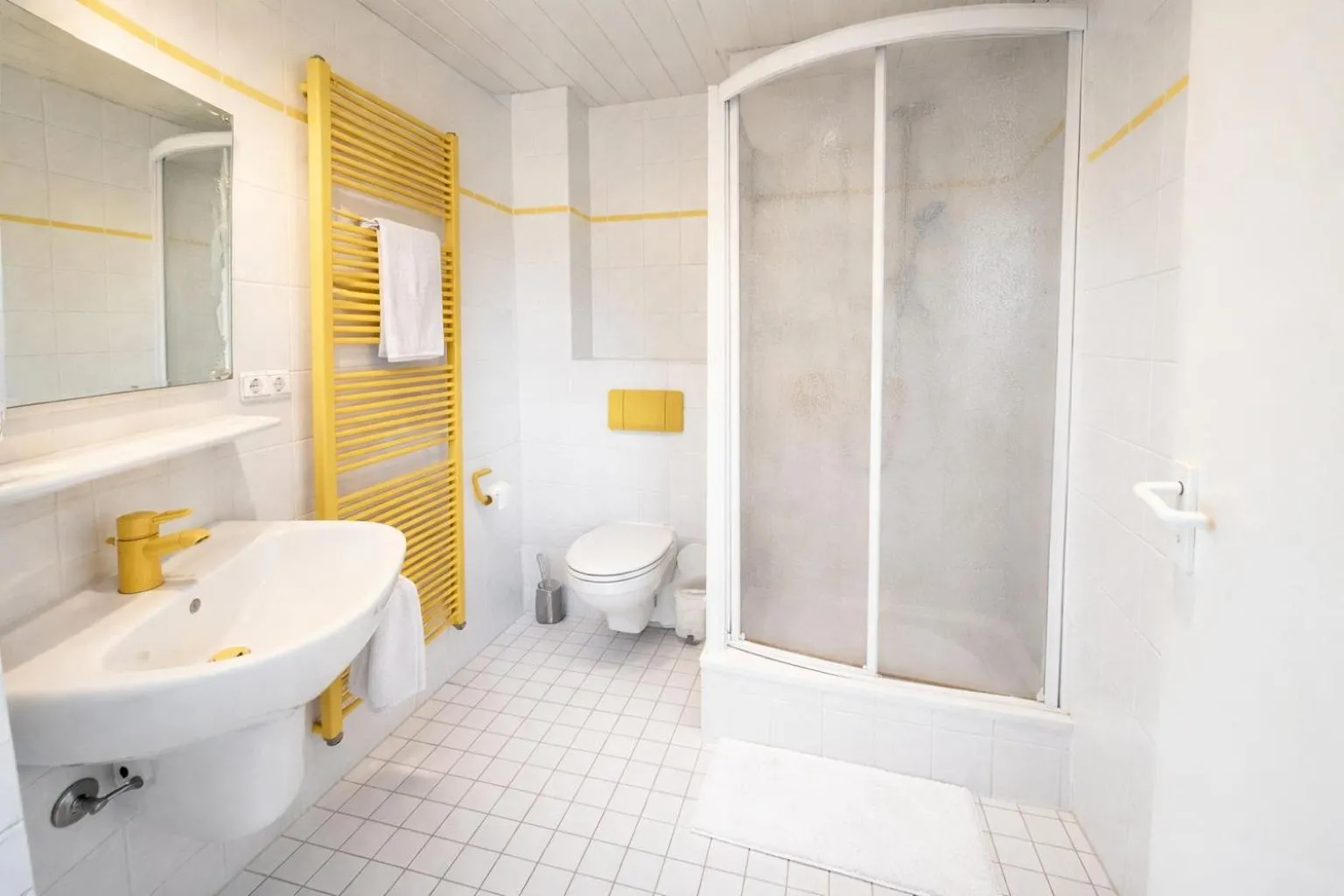 Bathroom in City Center Hotel Garni Cuxhaven