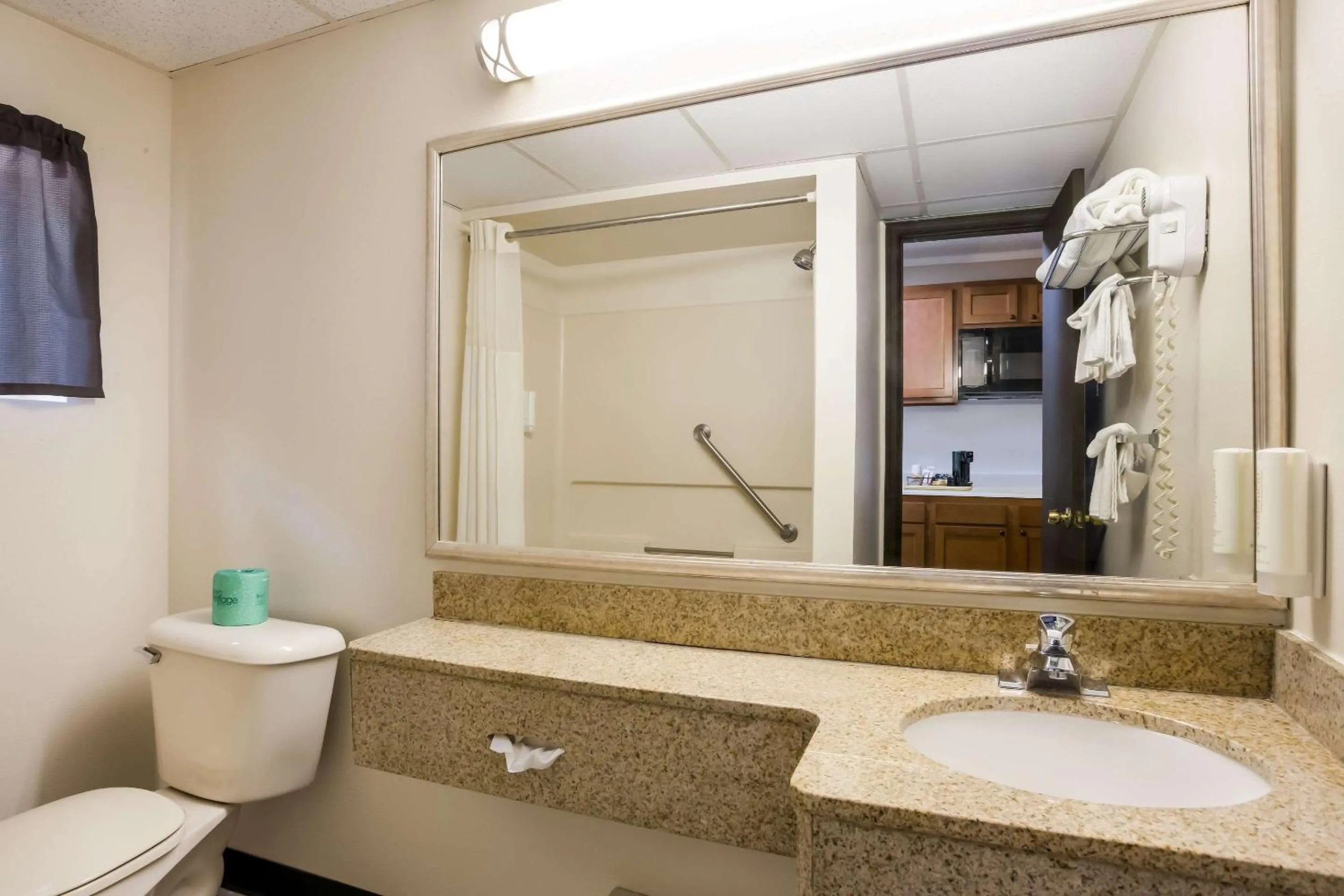 Bathroom in Suburban Studios Millville