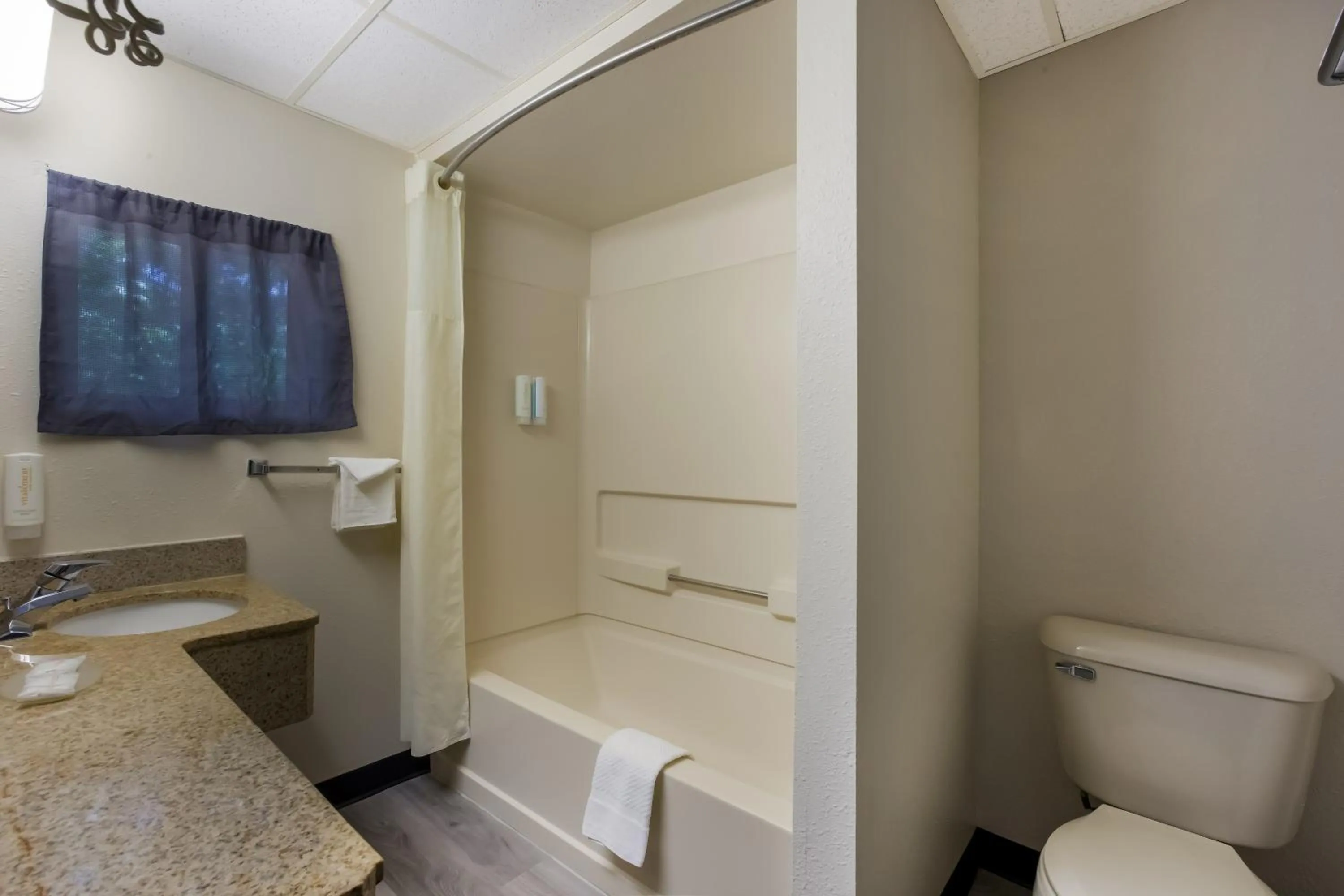 Bathroom in Suburban Studios Millville