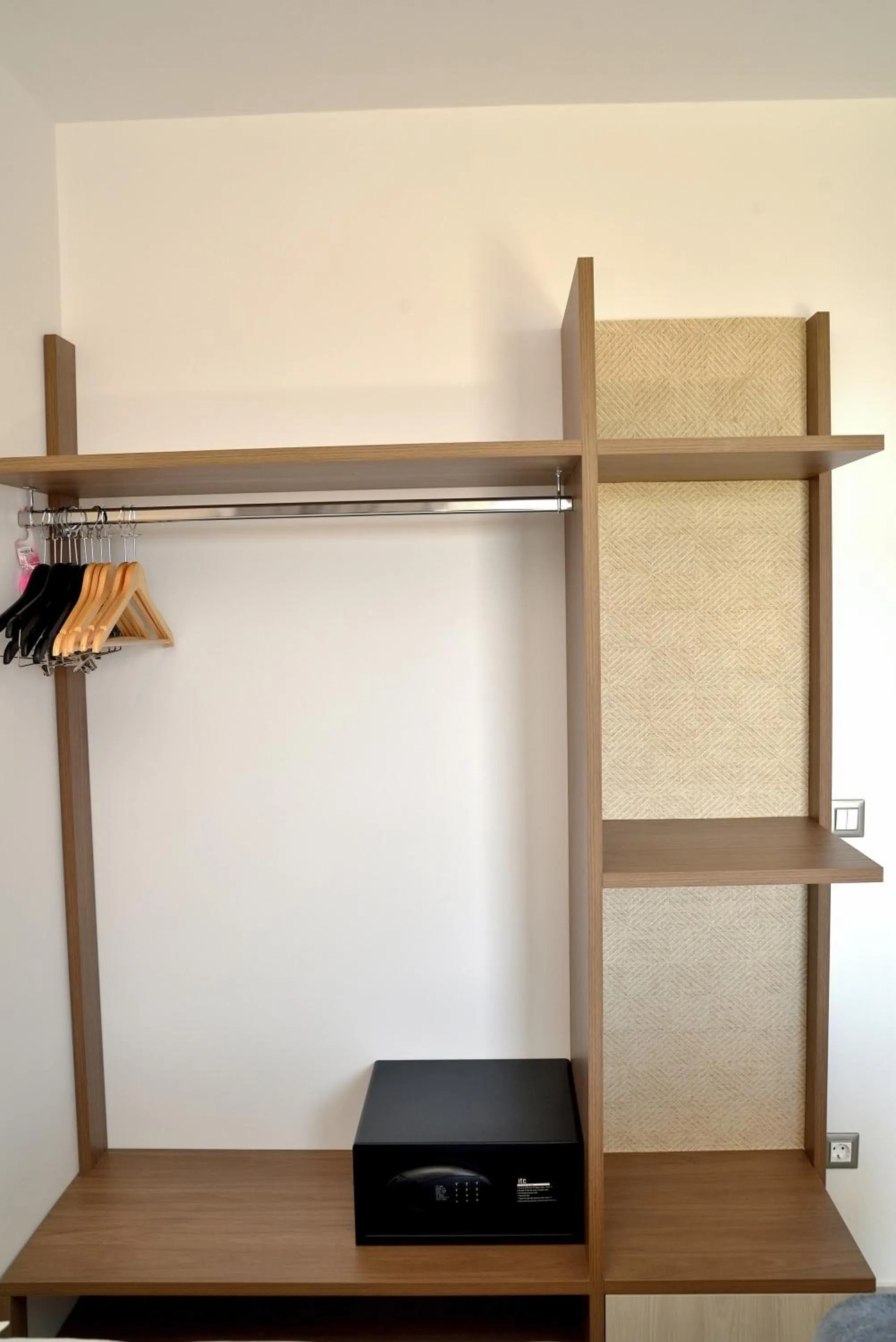 safe in KOUROS STONE SUITES