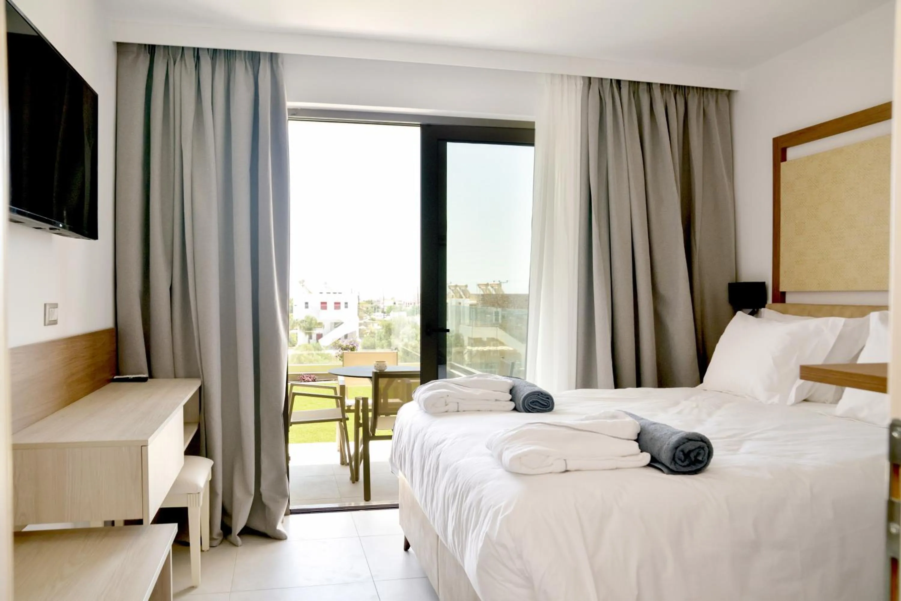 Bed in KOUROS STONE SUITES