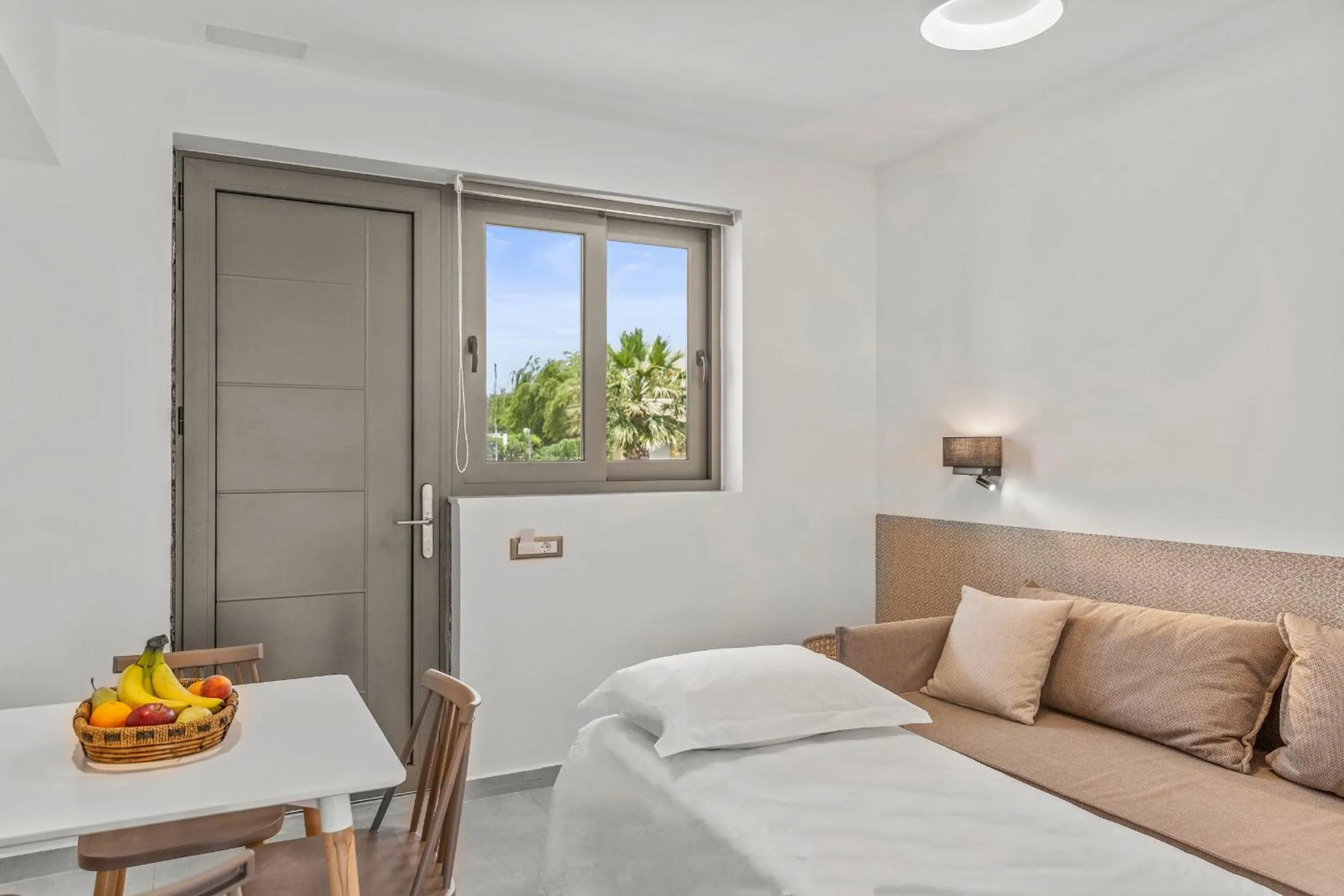 Living room, Bed in KOUROS STONE SUITES