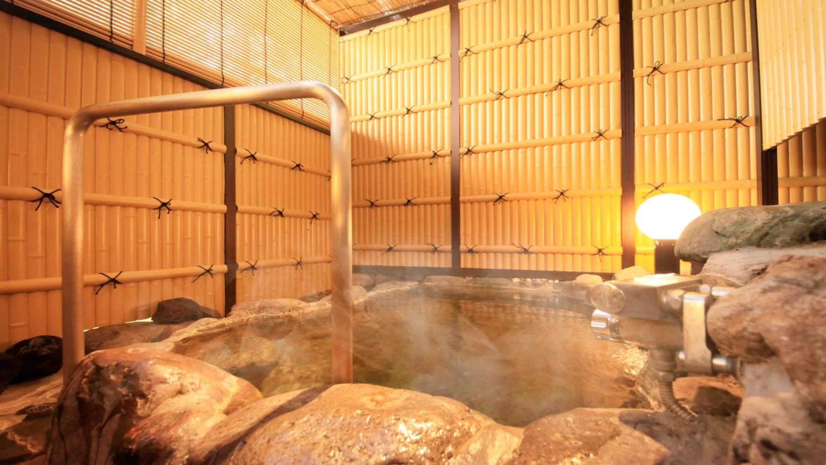 Hot Spring Bath in Yuyado Mikannoki