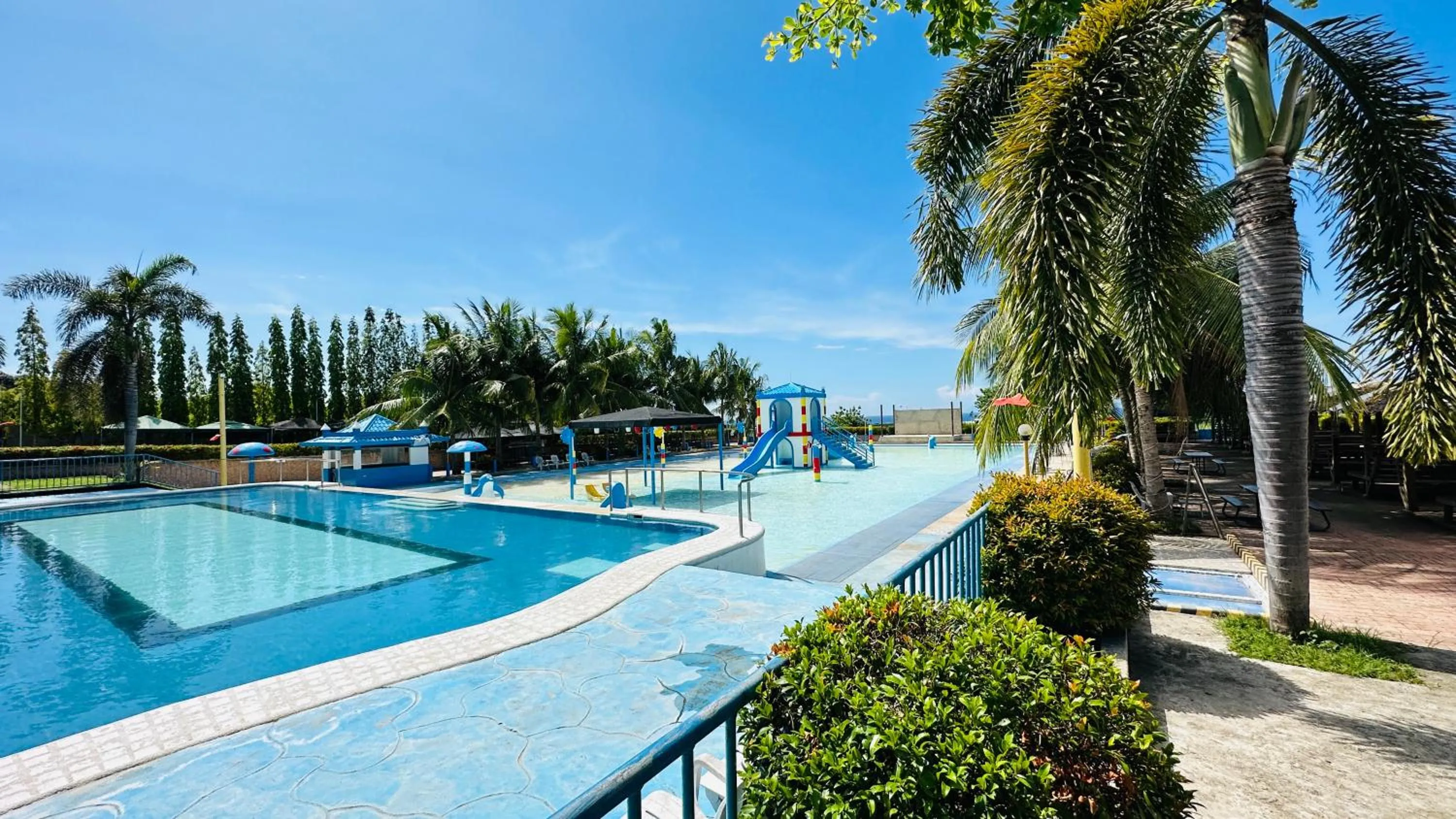Pool view in Tugsaw Resort