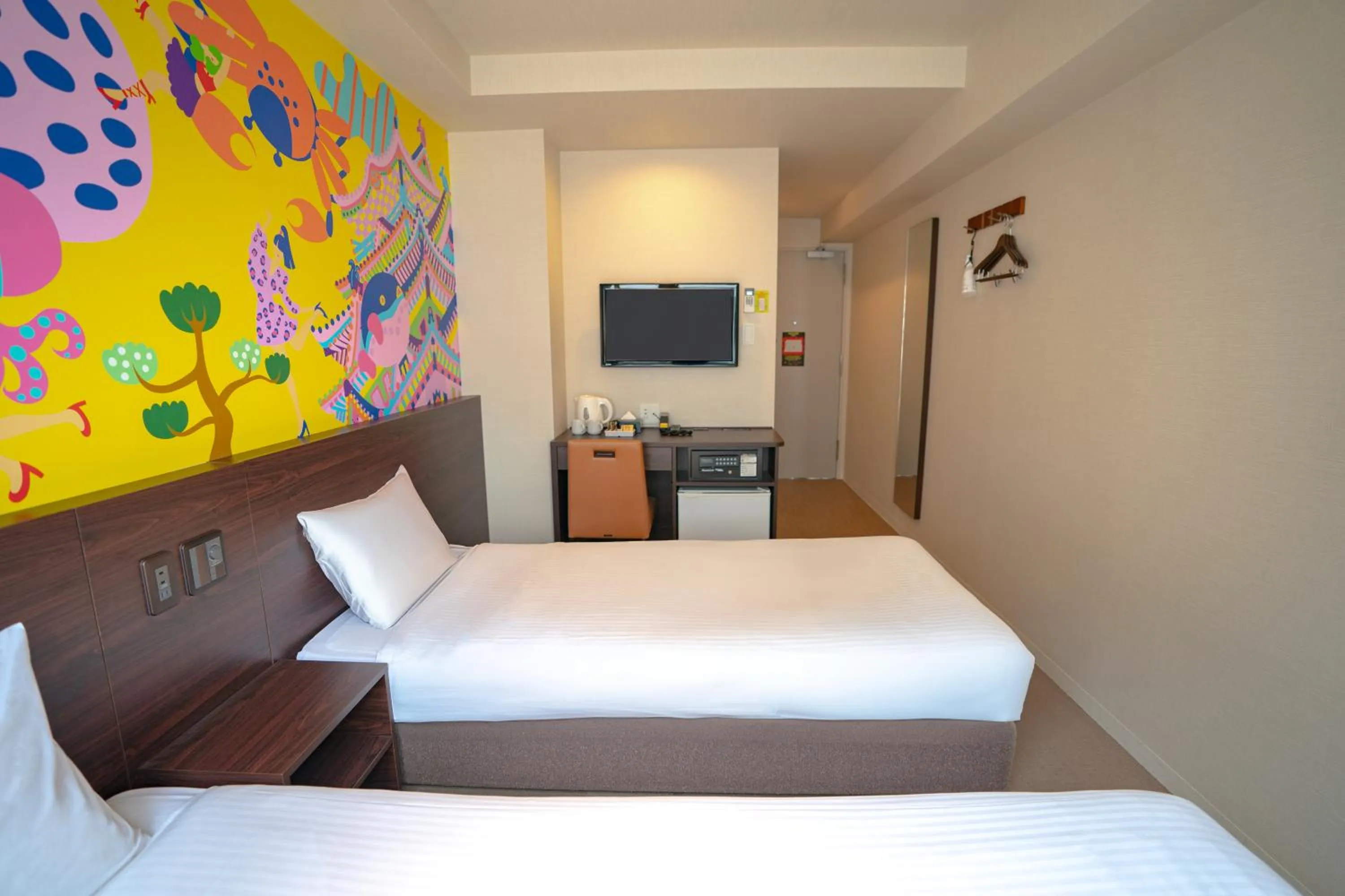 Bed in Lub d Osaka Honmachi - Near Dotonbori & Next to Hommachi Station