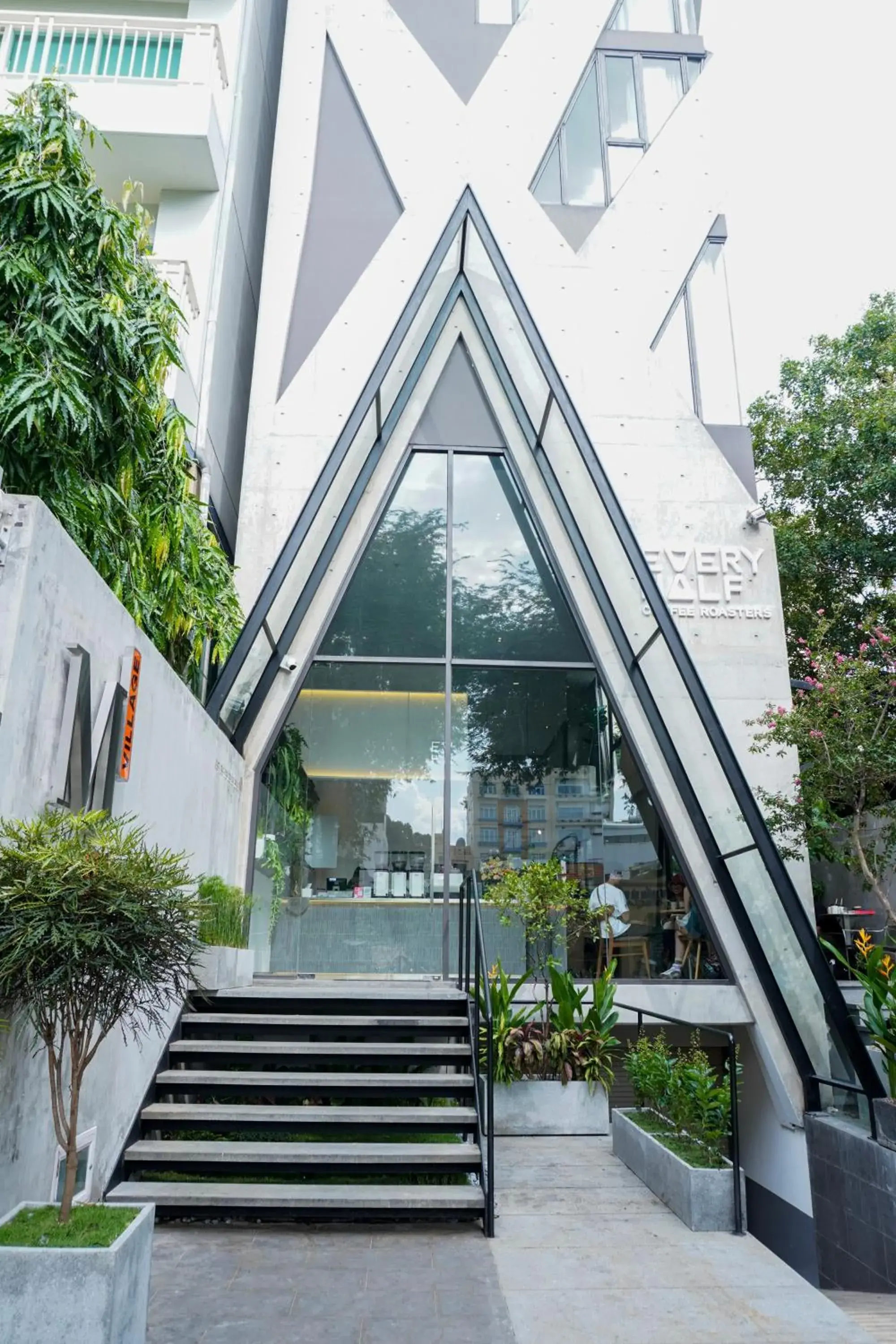 Property building in Express by M Village Nguyễn Văn Thủ Property building in Express by M Village Nguyễn Văn Thủ