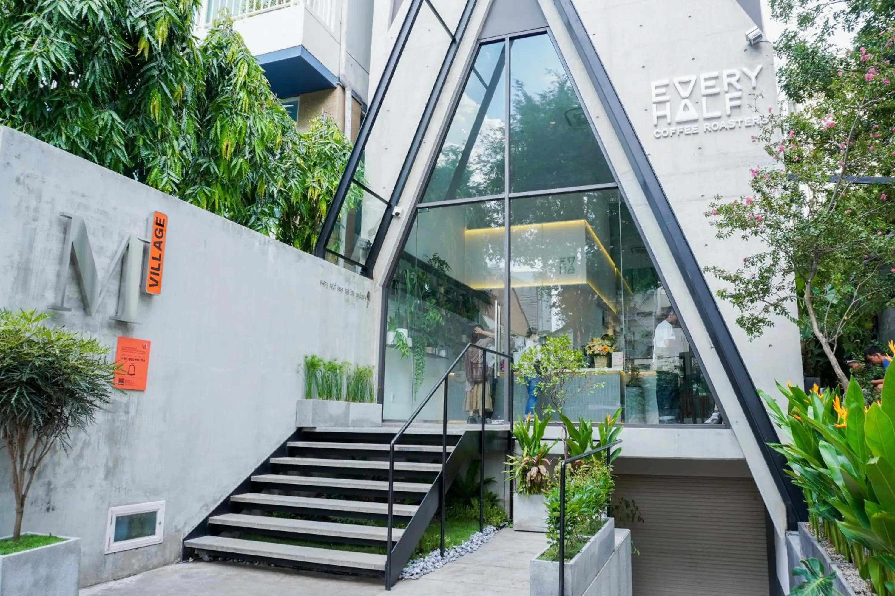 Property building in Express by M Village Nguyễn Văn Thủ Property building in Express by M Village Nguyễn Văn Thủ