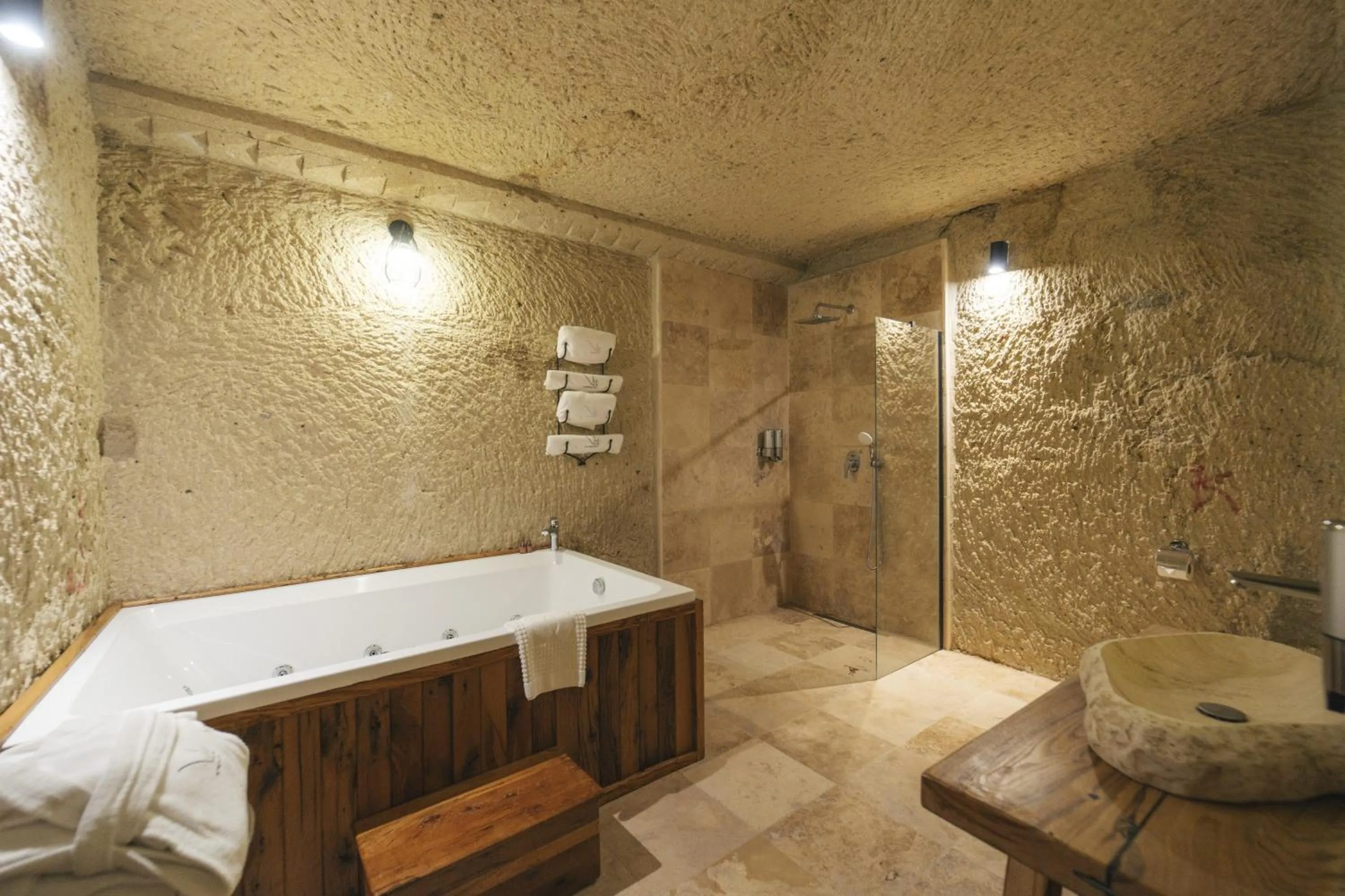 Shower, Bed in Vie Cappadocia - Adults Only