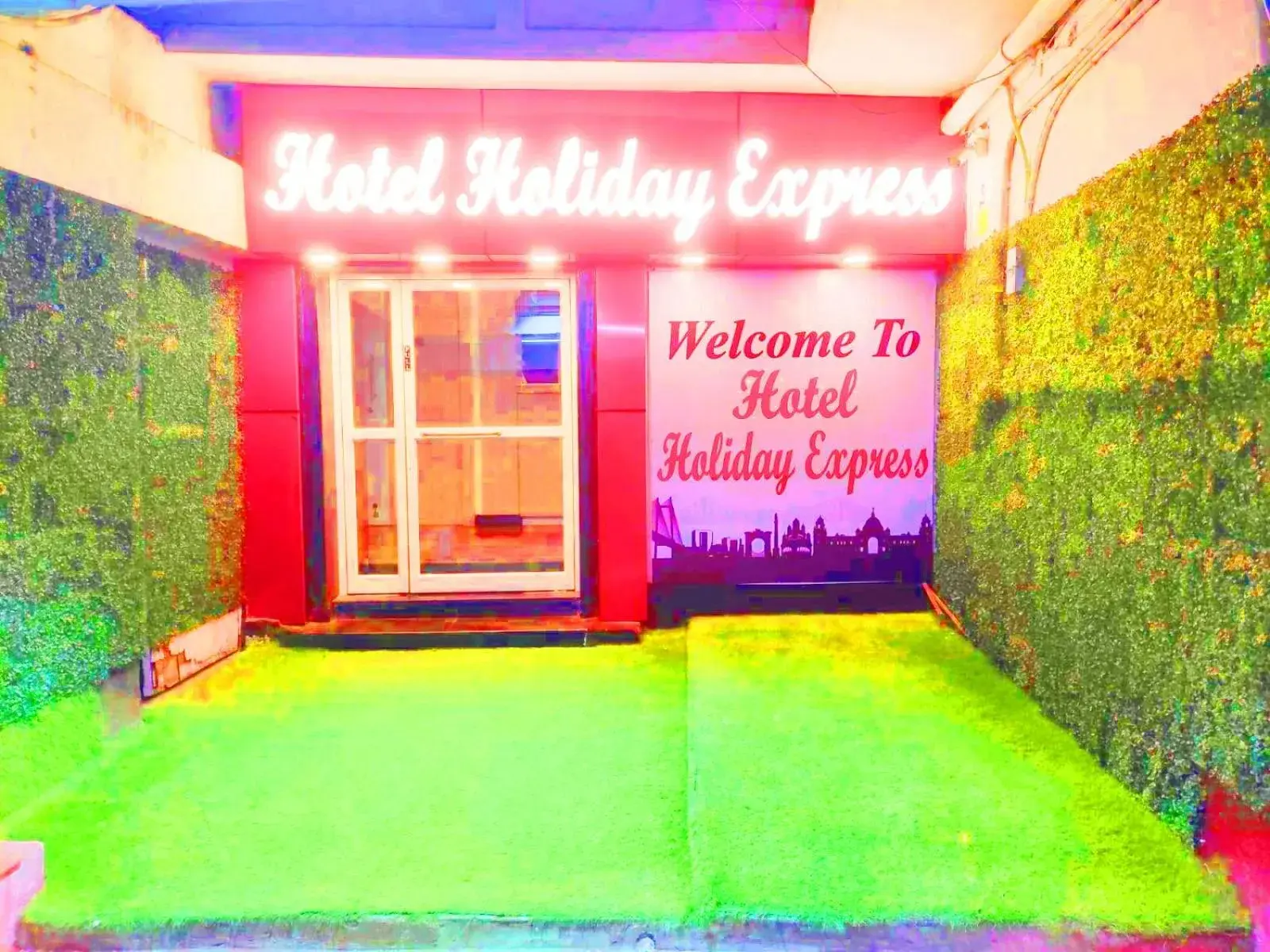 Facade/entrance in Hotel Holiday Express Facade/entrance in Hotel Holiday Express