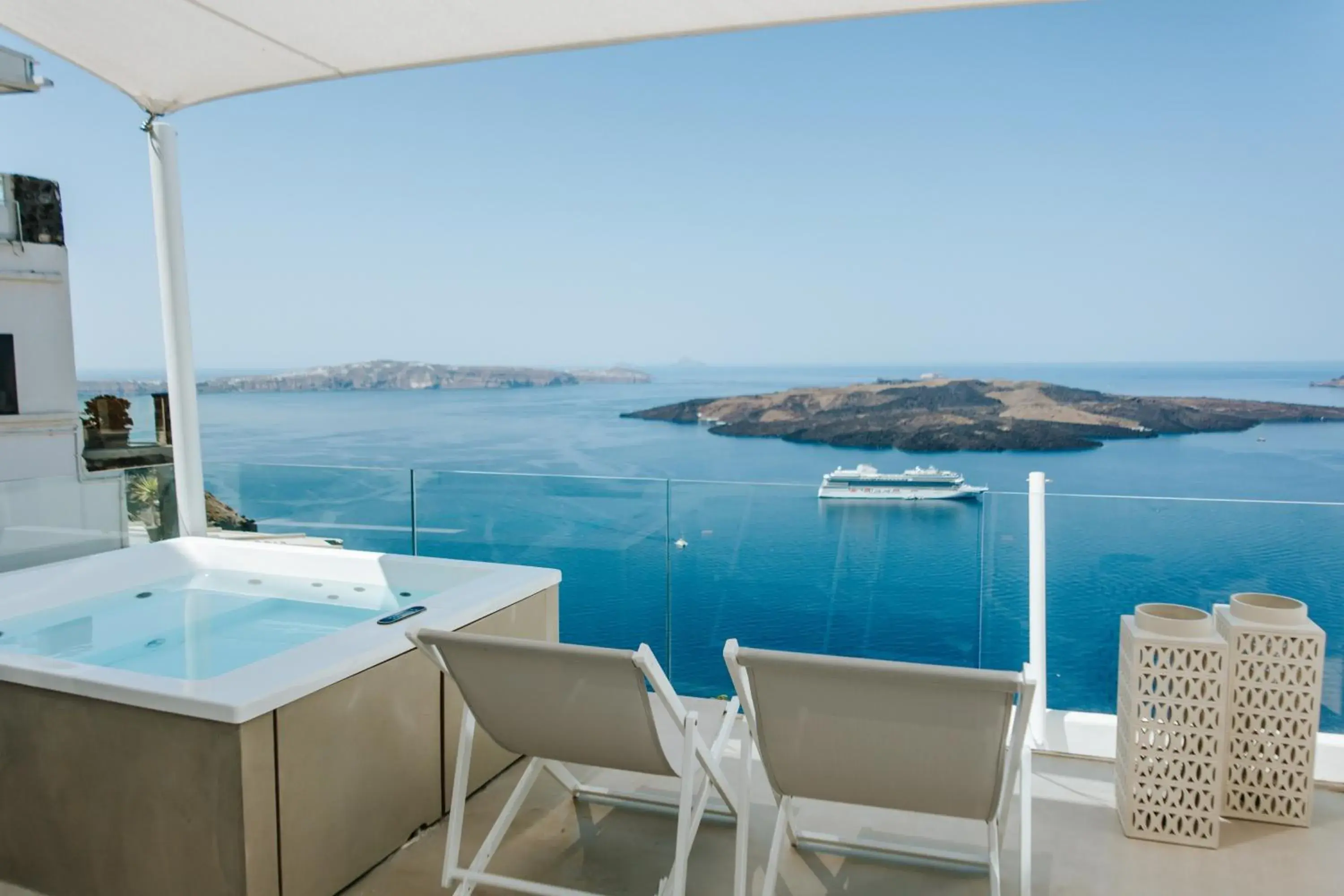 Grande Sea-View Suite With Outdoor Jacuzzi in CASASUNSHA Hybrid Retreat Santorini Grande Sea-View Suite With Outdoor Jacuzzi in CASASUNSHA Hybrid Retreat Santorini