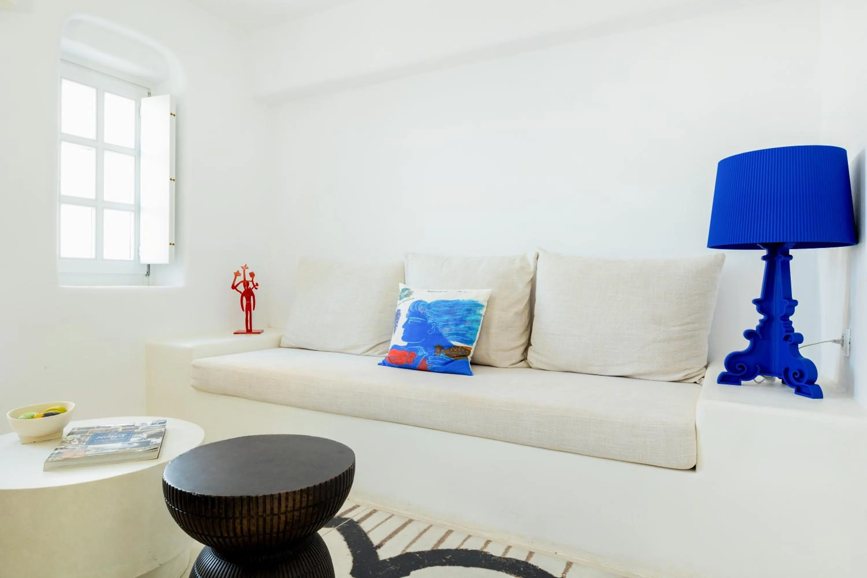 Seating area in CASASUNSHA Hybrid Retreat Santorini