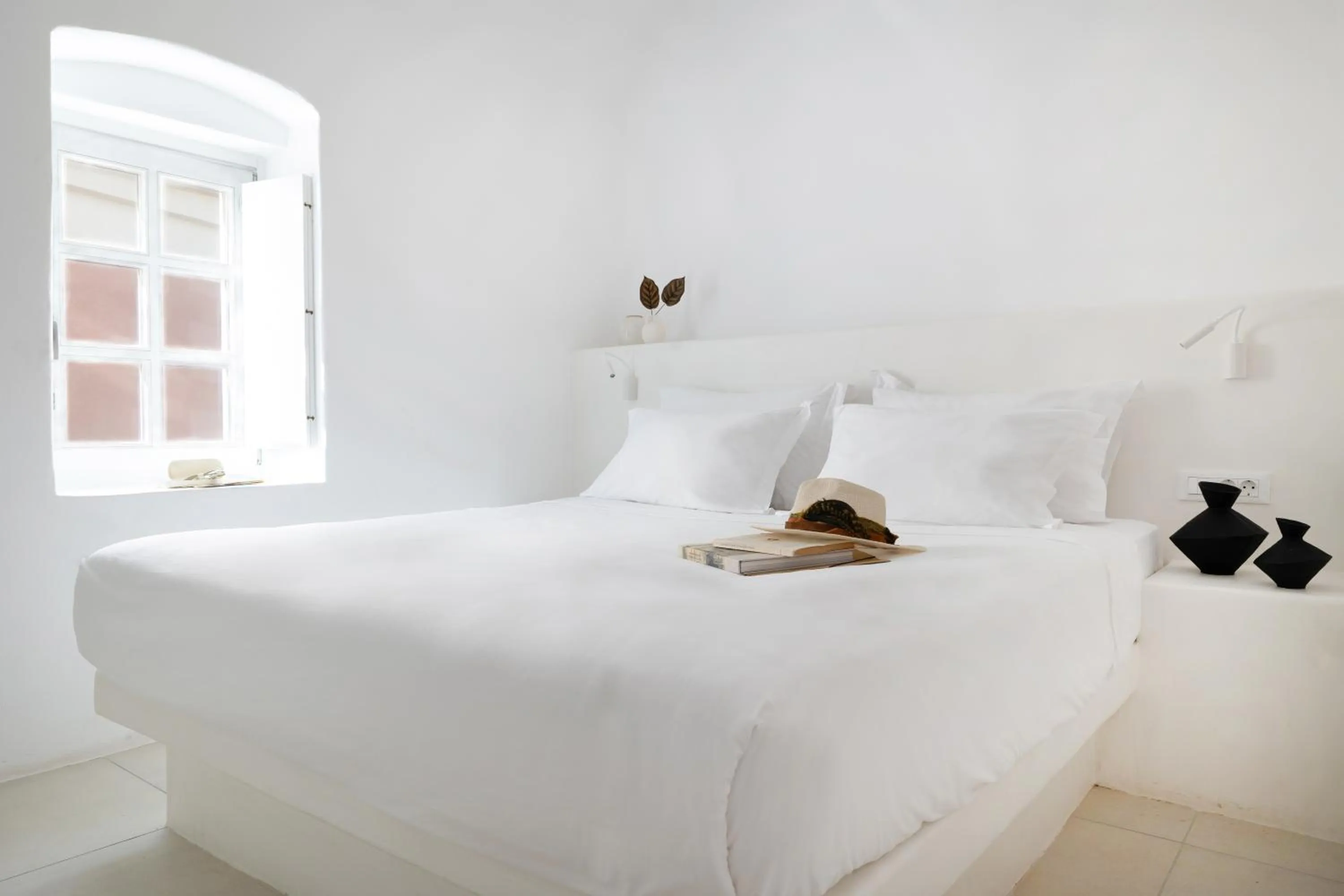 Bed in CASASUNSHA Hybrid Retreat Santorini