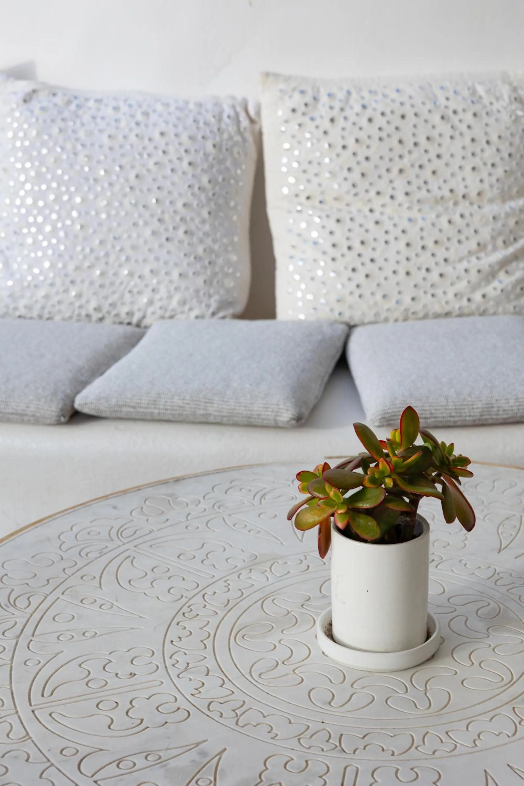 Decorative detail in CASASUNSHA Hybrid Retreat Santorini