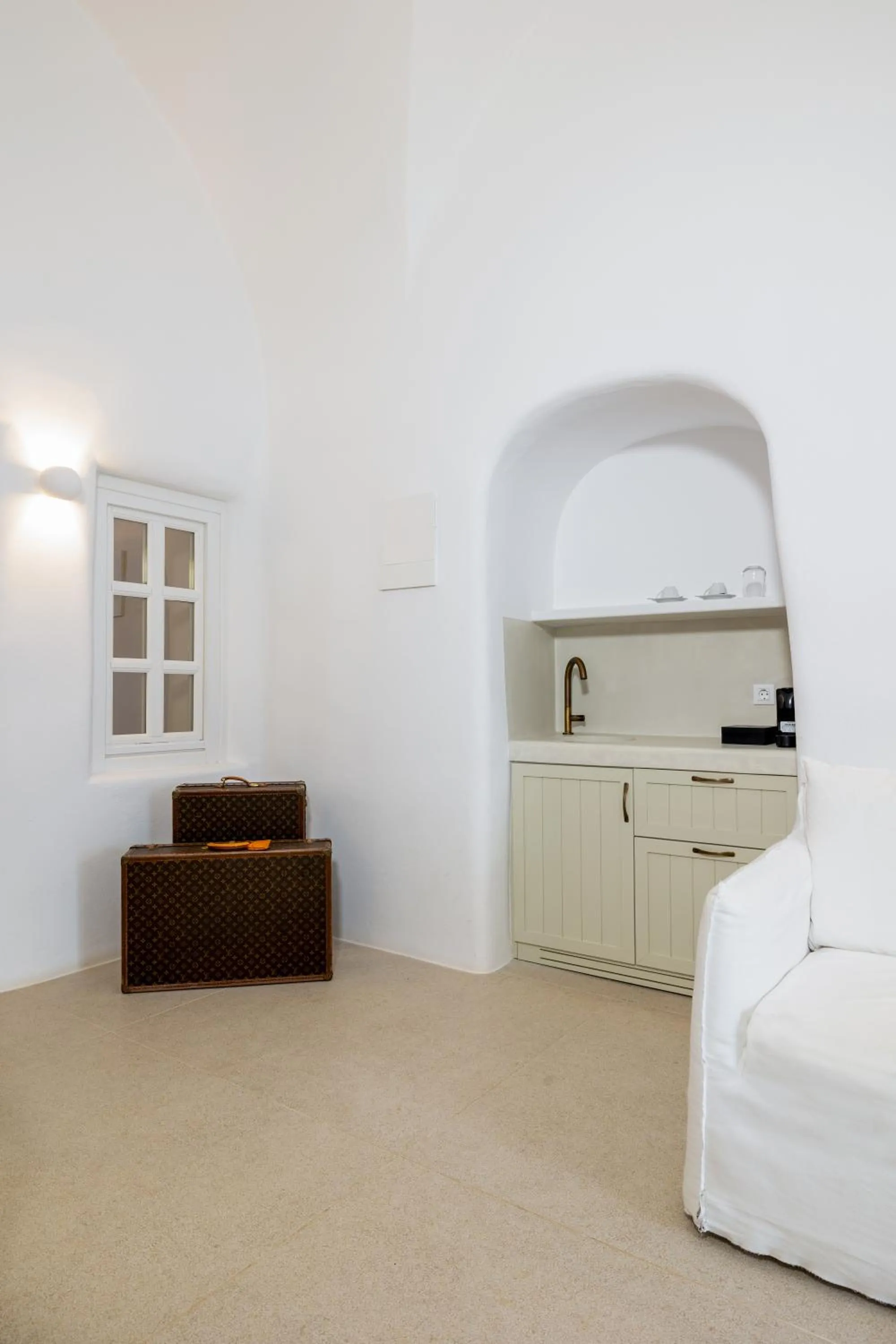 Kitchen or kitchenette, Bed in CASASUNSHA Hybrid Retreat Santorini