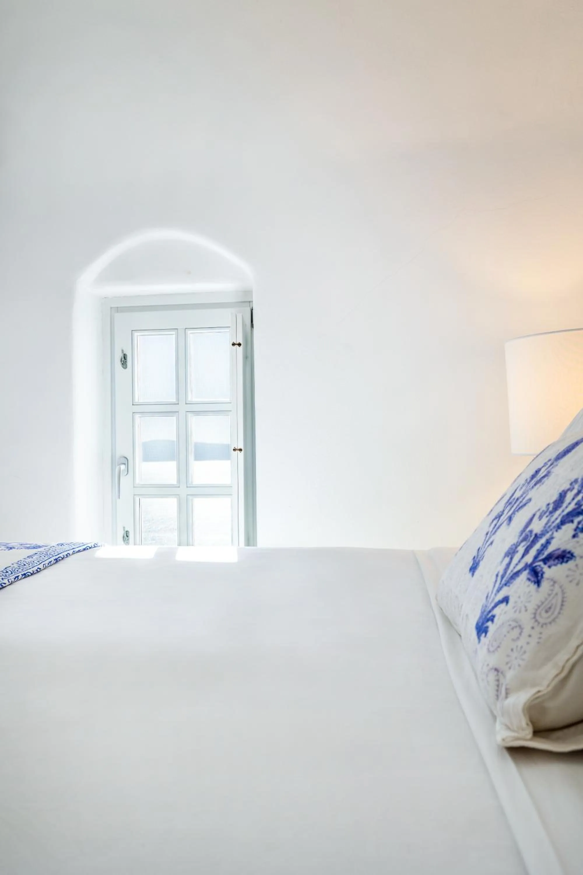 Bed in CASASUNSHA Hybrid Retreat Santorini