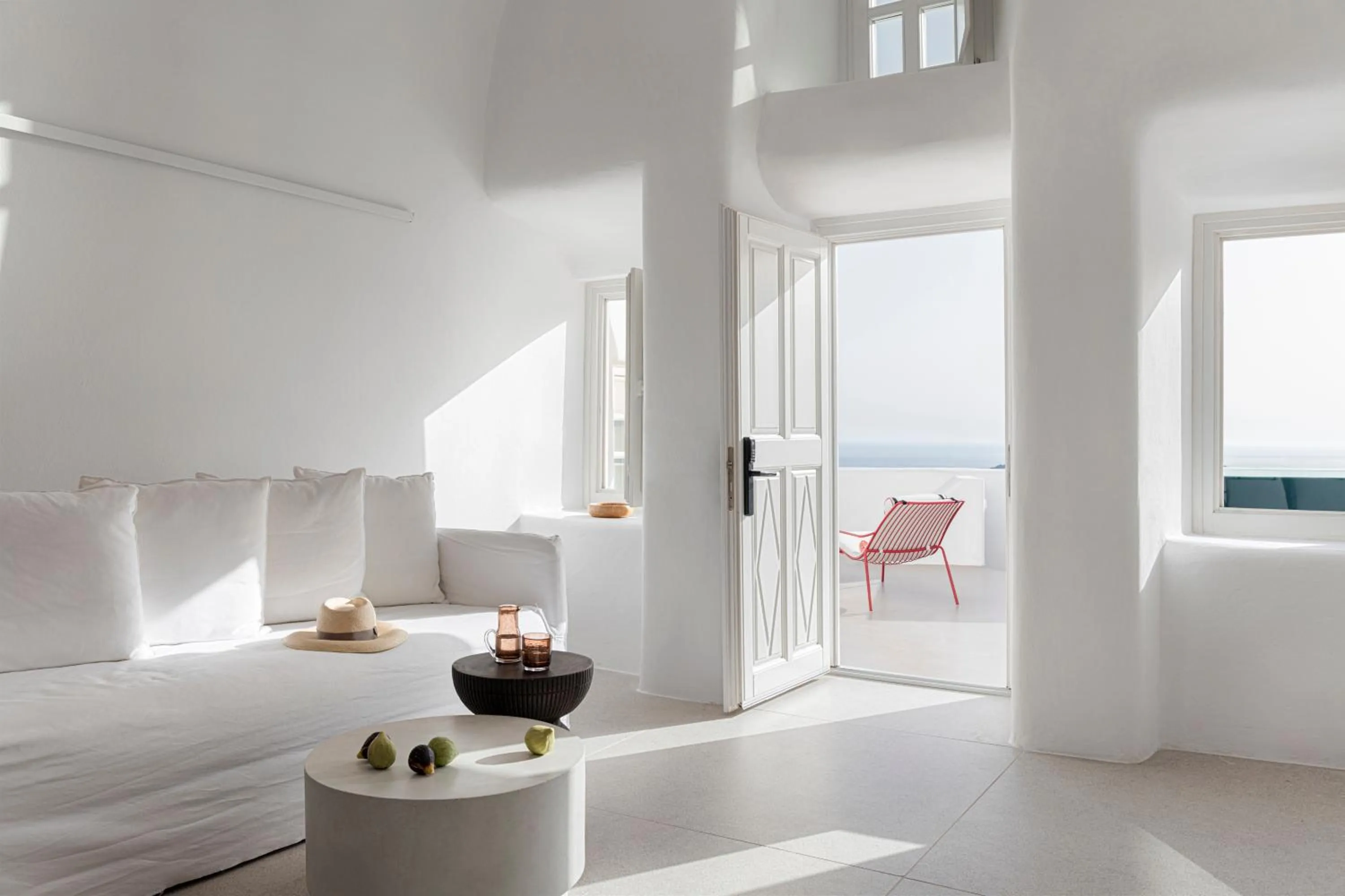 Seating area, Bed in CASASUNSHA Hybrid Retreat Santorini