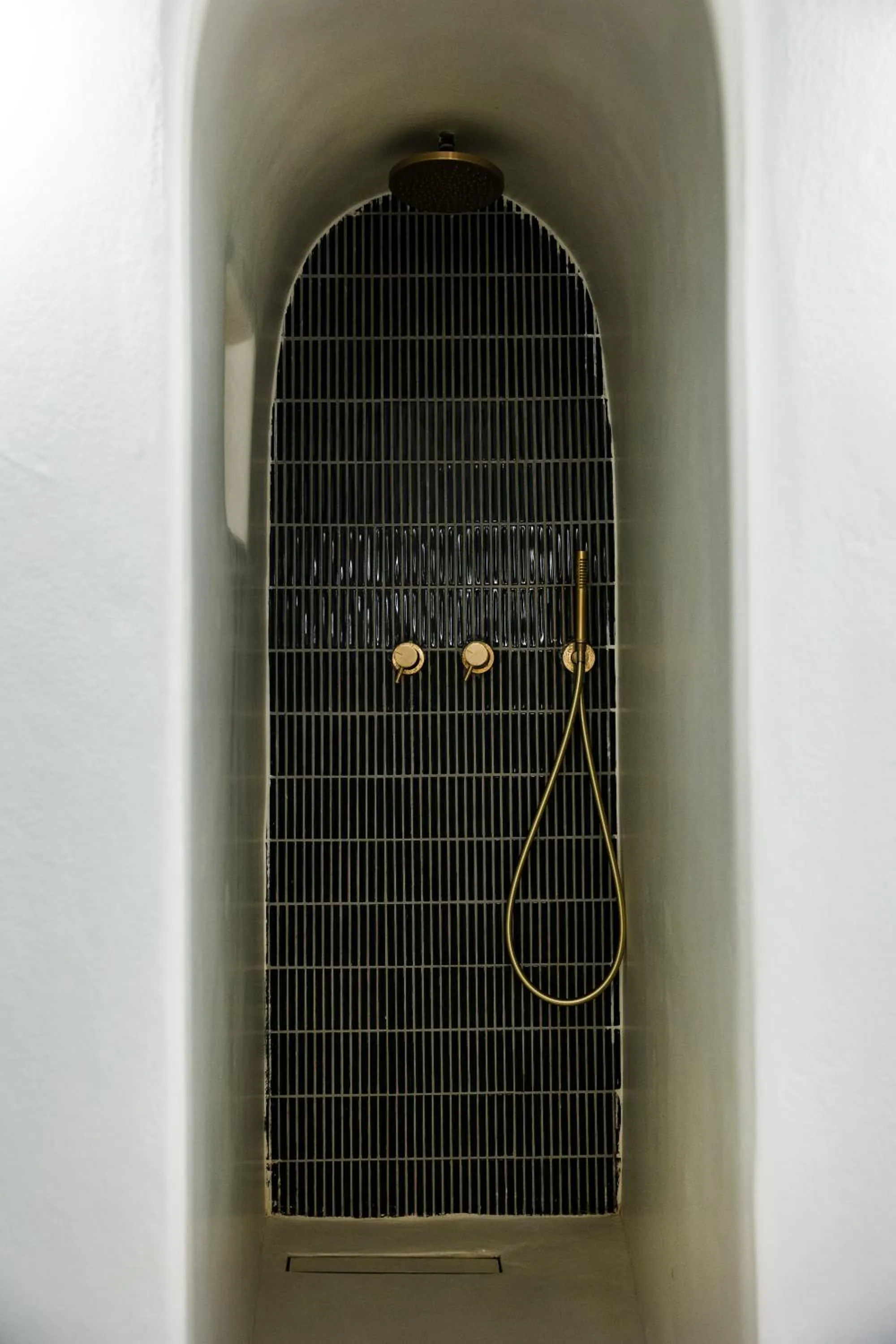 Shower in CASASUNSHA Hybrid Retreat Santorini