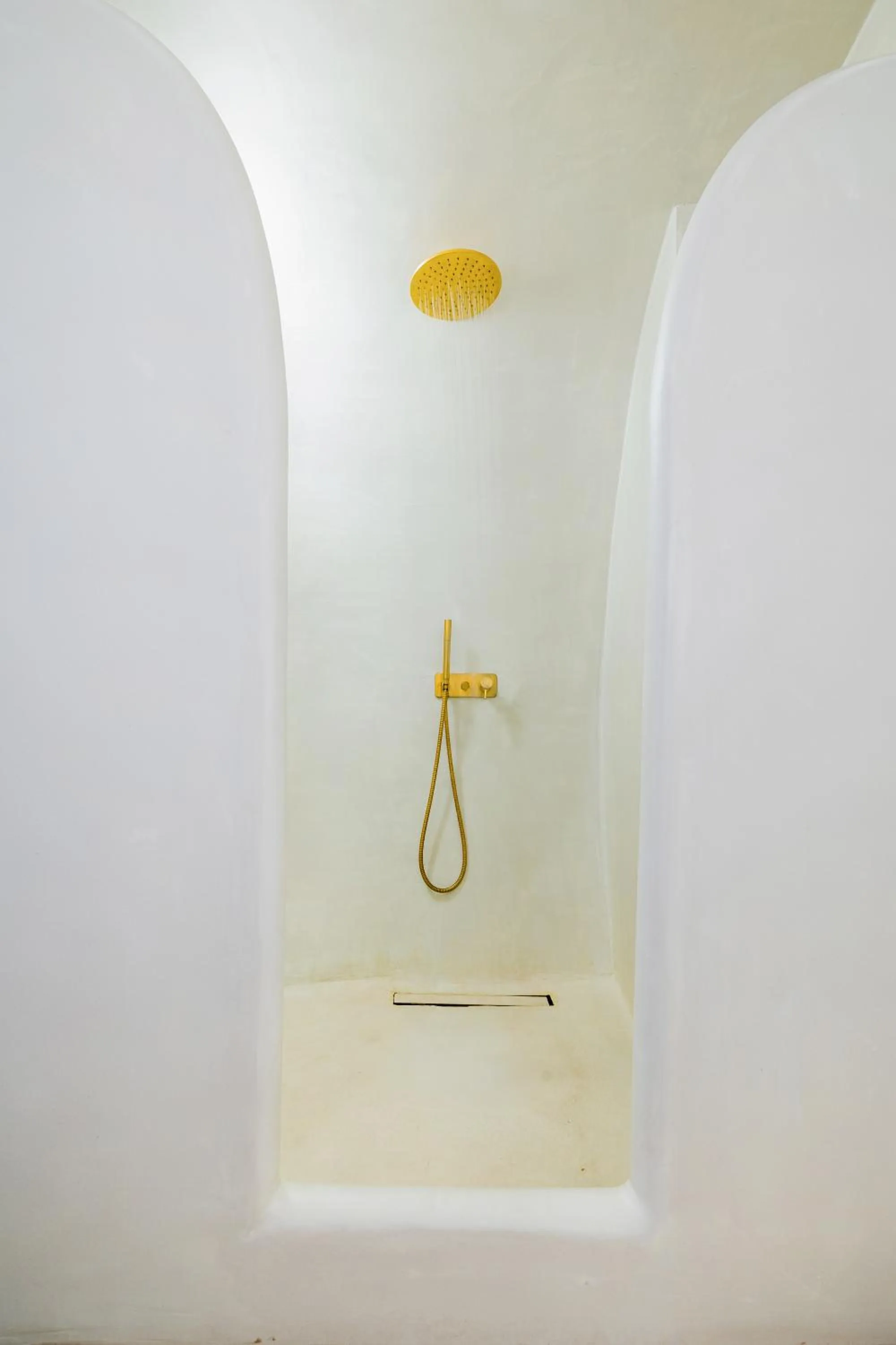 Shower in CASASUNSHA Hybrid Retreat Santorini