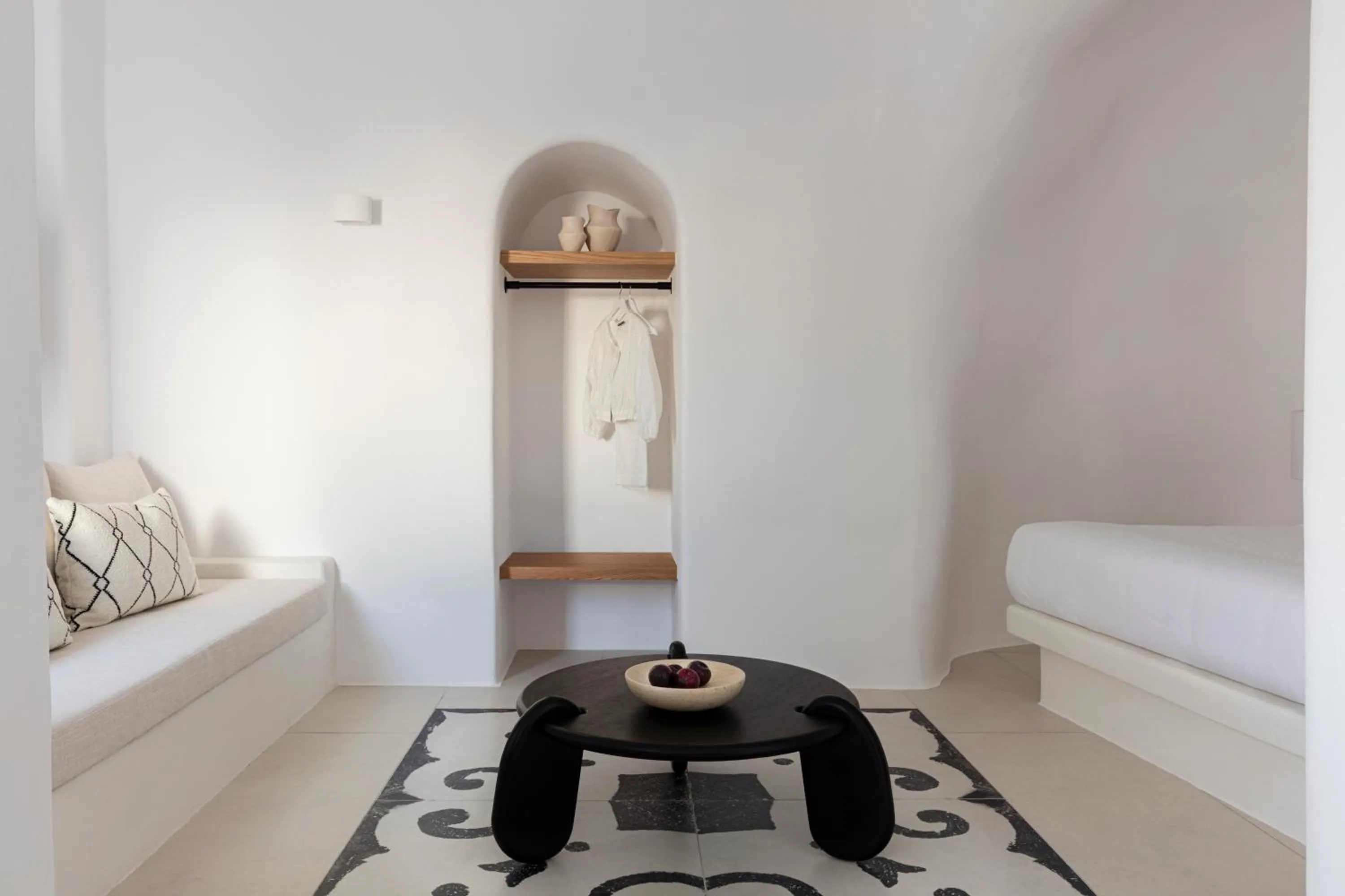 Seating area, Bed in CASASUNSHA Hybrid Retreat Santorini