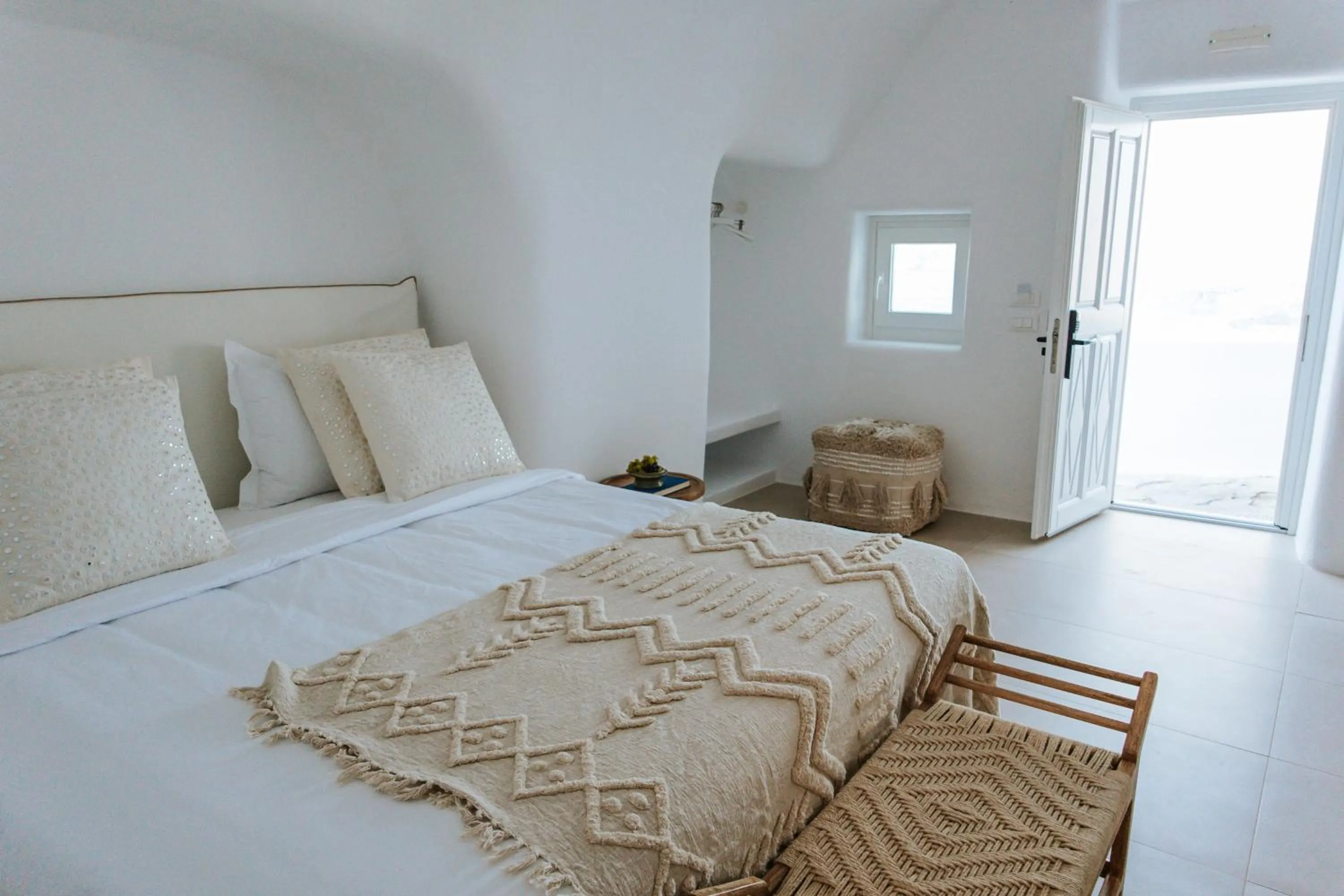 Bed in CASASUNSHA Hybrid Retreat Santorini