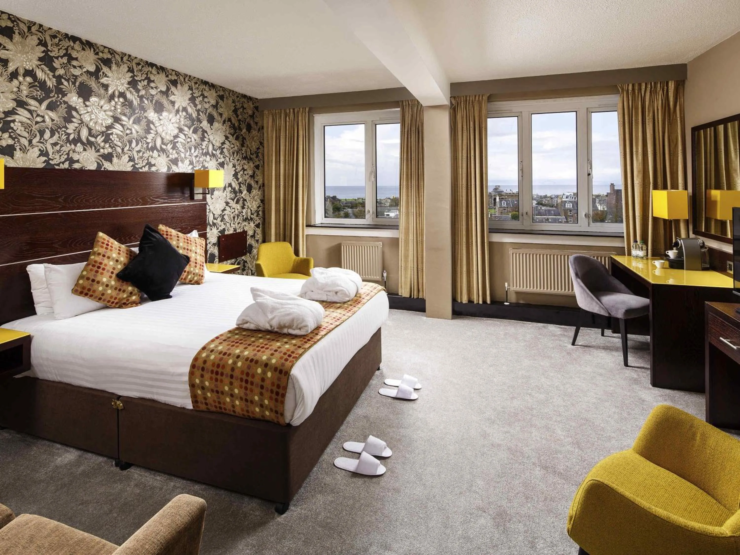 Bedroom, Bed in Mercure Ayr Hotel