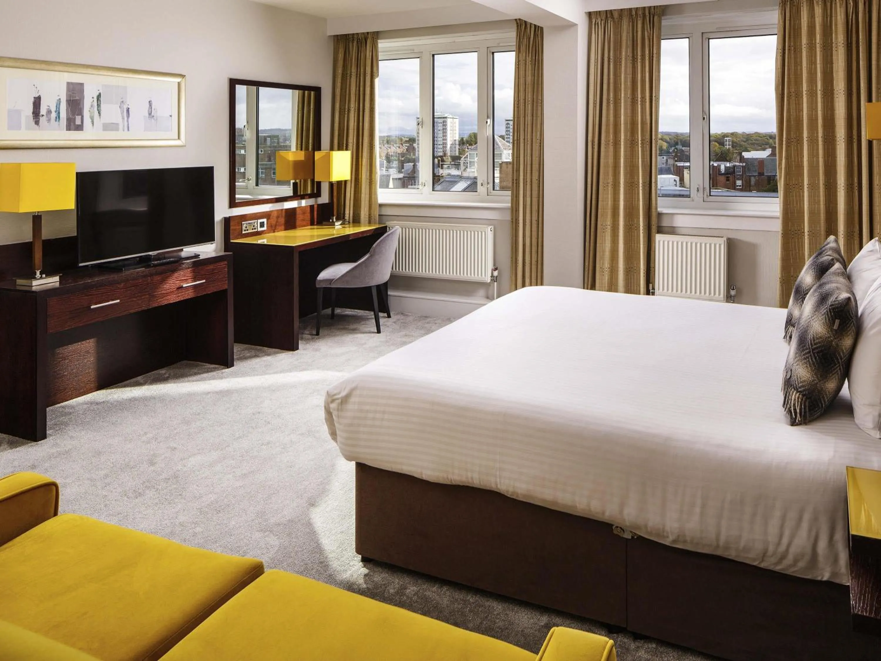 Bedroom, Bed in Mercure Ayr Hotel