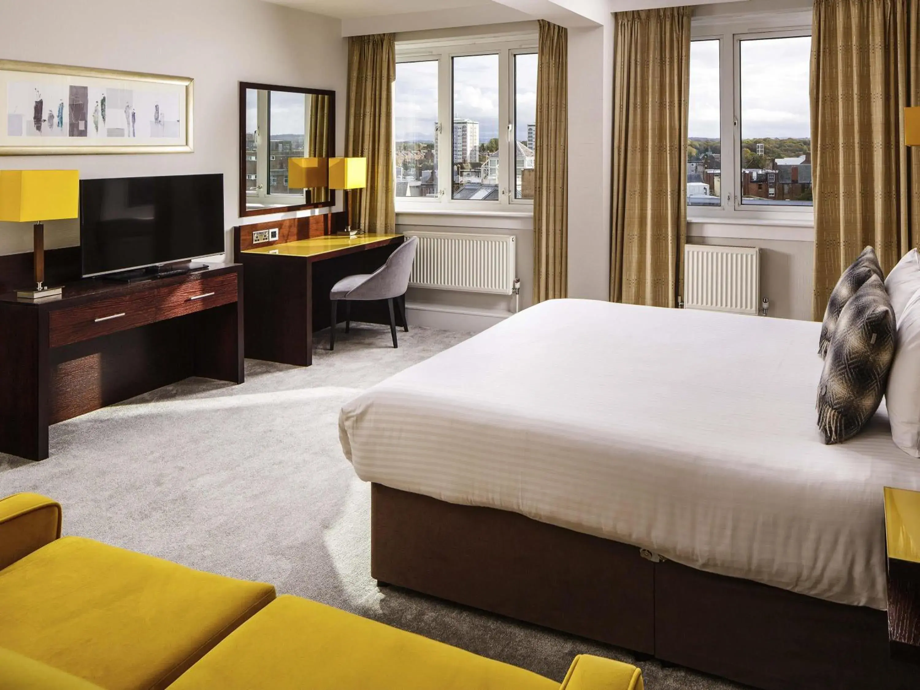 Bedroom, Bed in Mercure Ayr Hotel Bedroom, Bed in Mercure Ayr Hotel