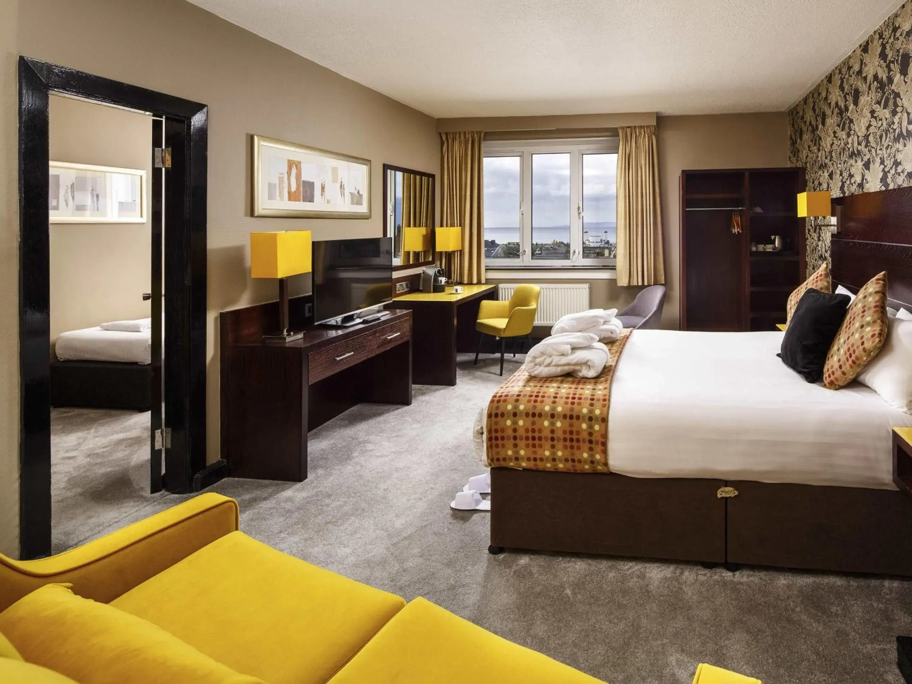 Bedroom, Bed in Mercure Ayr Hotel Bedroom, Bed in Mercure Ayr Hotel