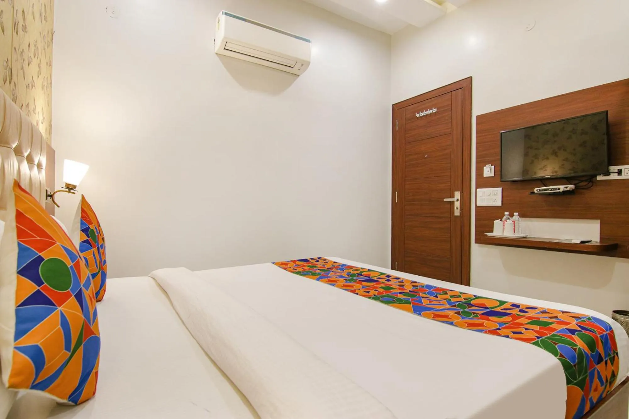 Communal lounge/ TV room, Bed in FabHotel Golden City