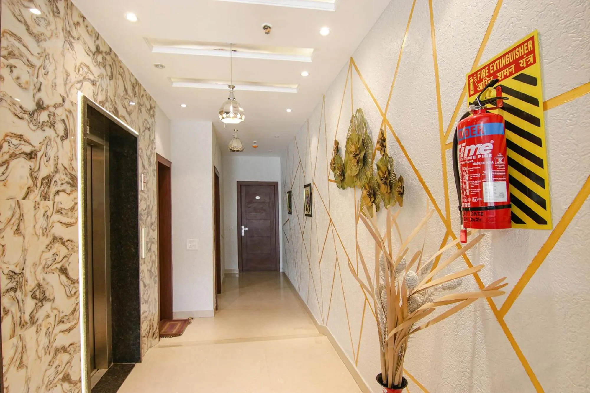 Lobby or reception in FabHotel Golden City