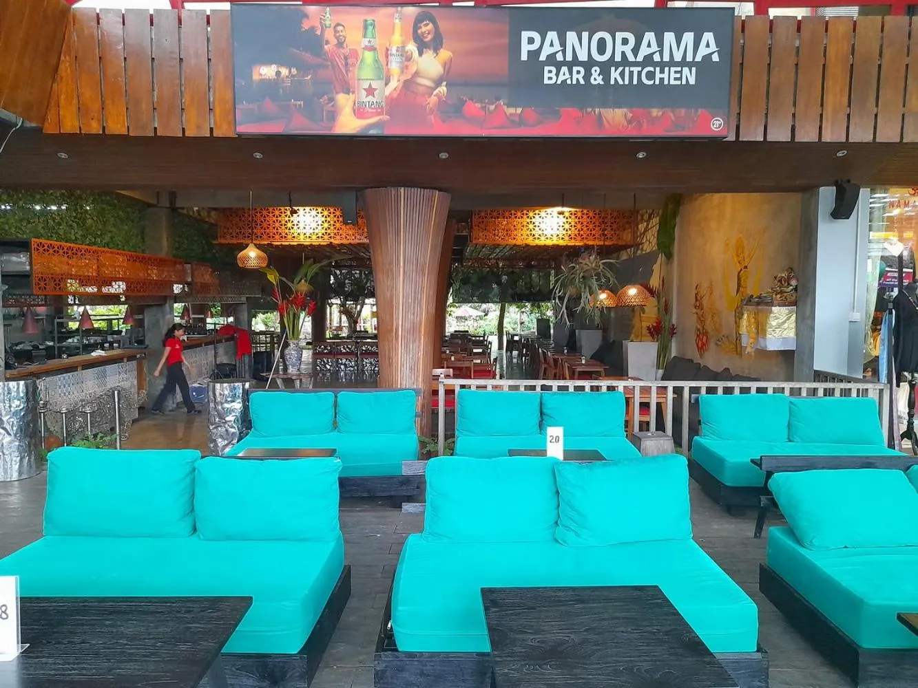 Restaurant/places to eat in Hotel rooms 2 minutes to Monkey Forest