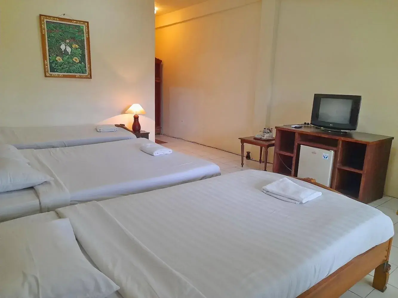 Standard Triple Room in Hotel rooms 2 minutes to Monkey Forest Standard Triple Room in Hotel rooms 2 minutes to Monkey Forest