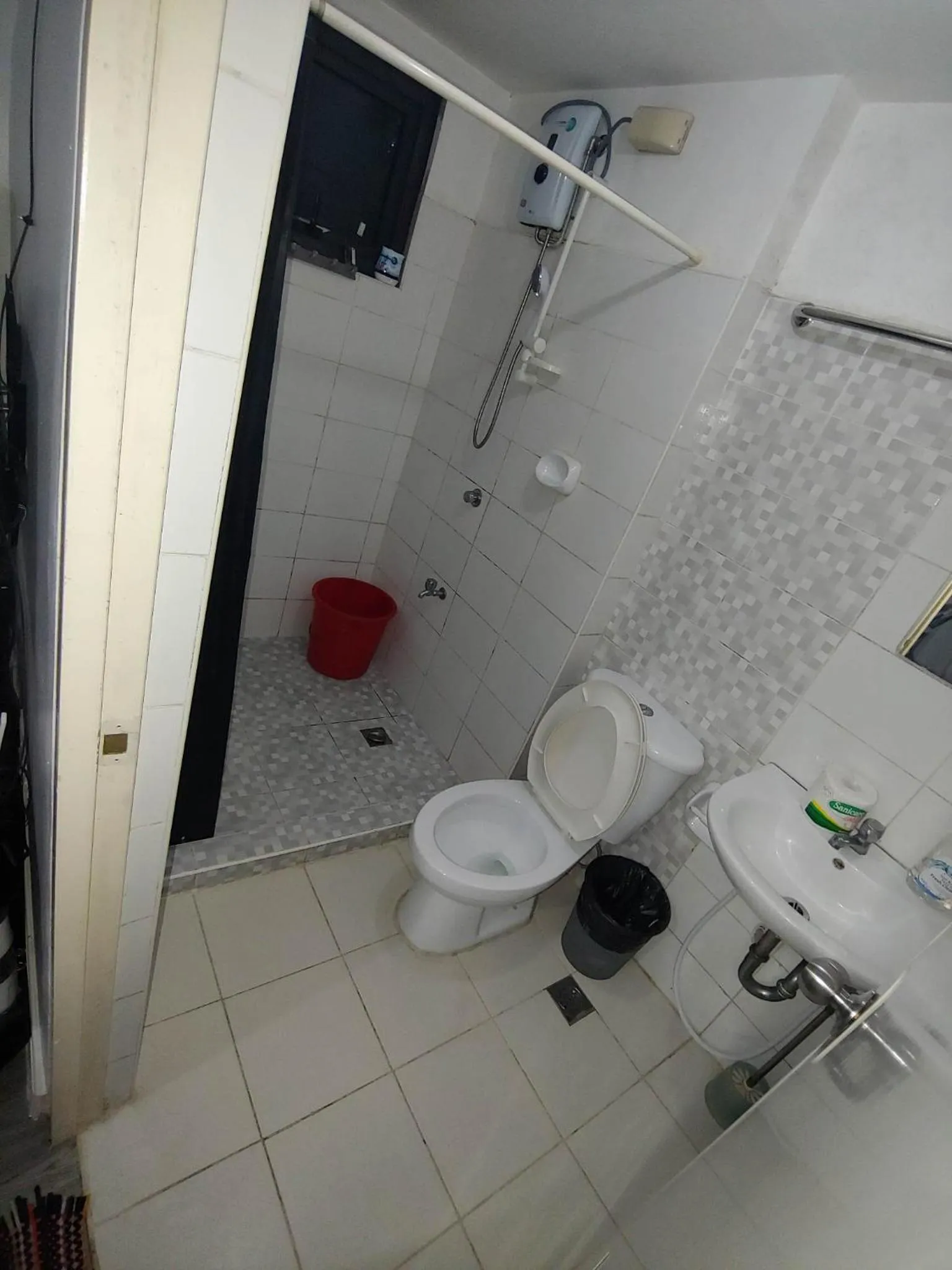 Shower in ADB Avenue Tower Ortigas Manila