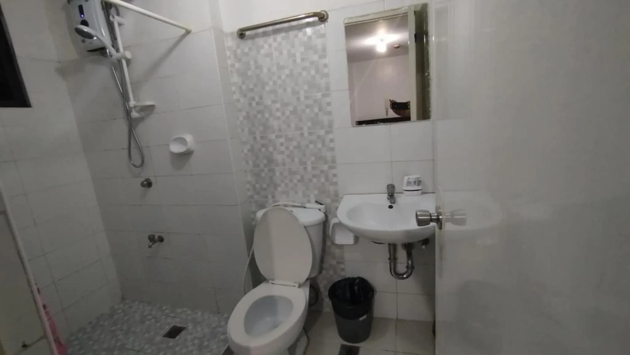 Shower in ADB Avenue Tower Ortigas Manila