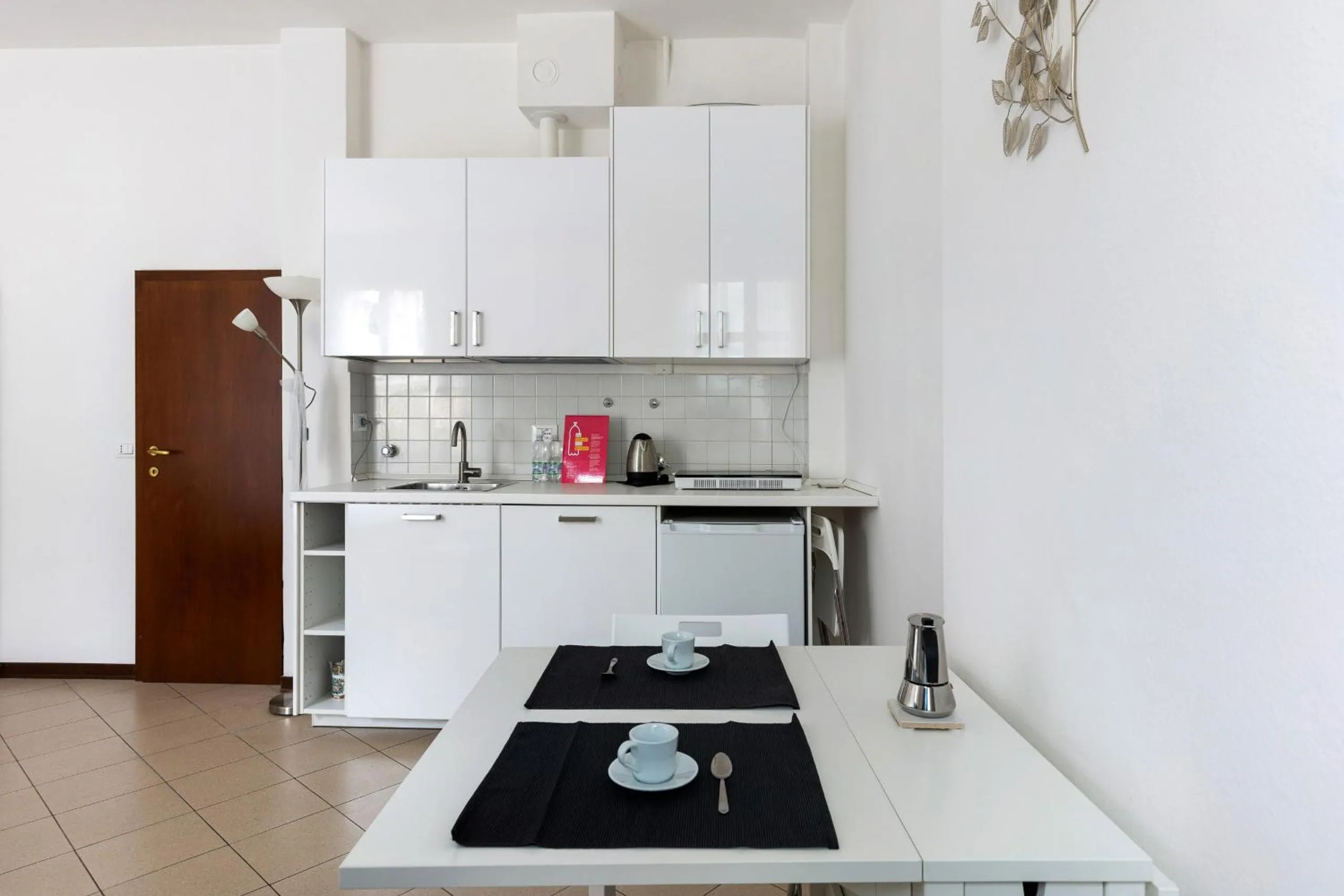 White Leaves Studio by Wonderful Italy