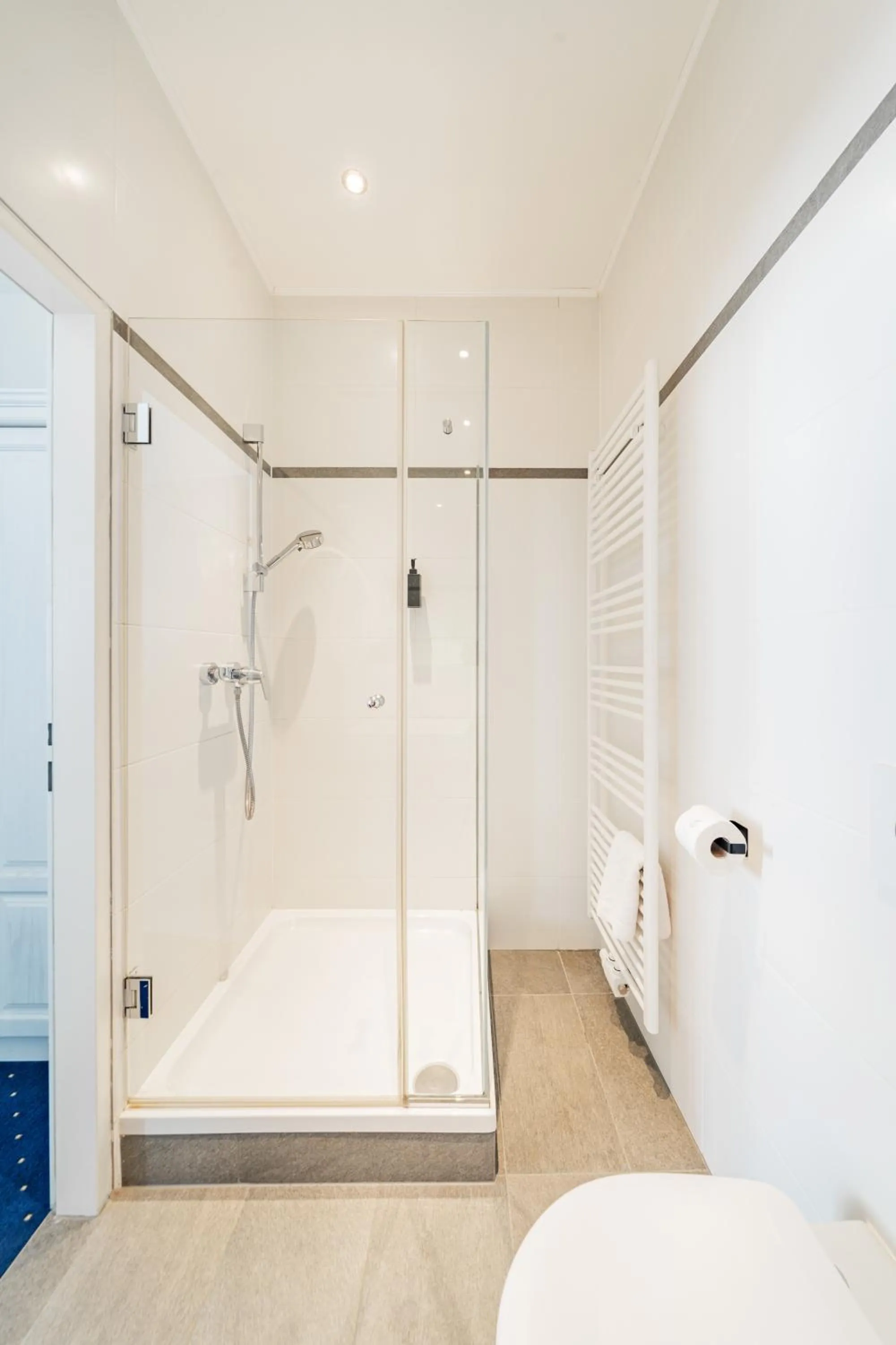 Self-Check-In Hotel Adlon