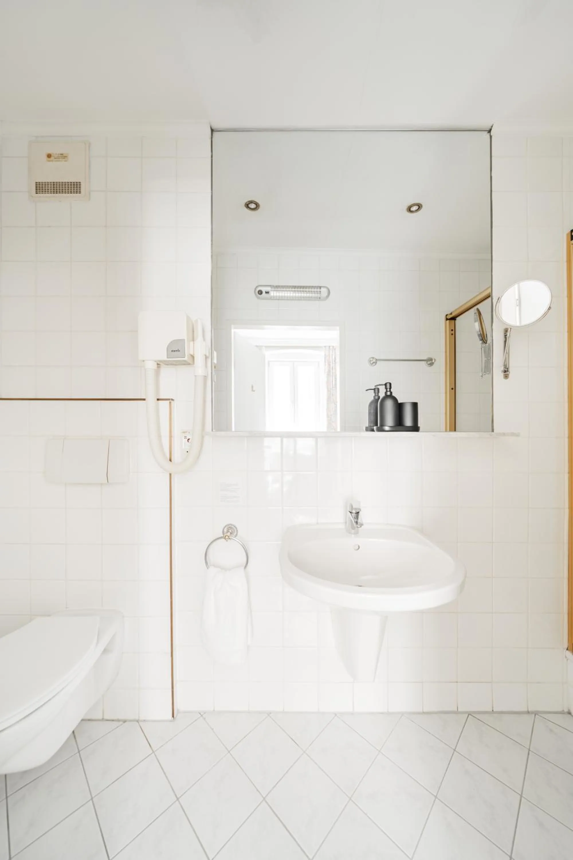 Self-Check-In Hotel Adlon