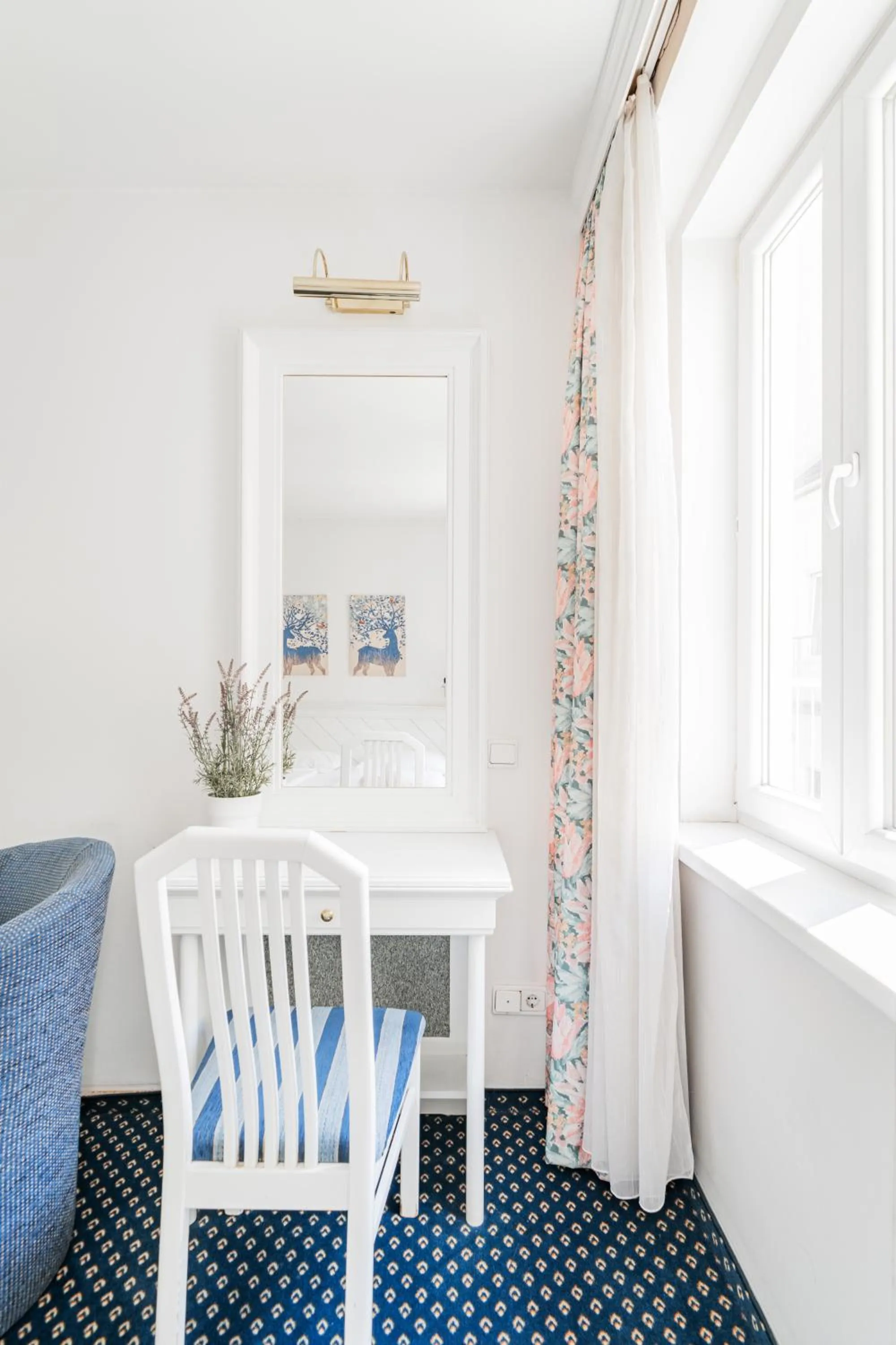 Self-Check-In Hotel Adlon