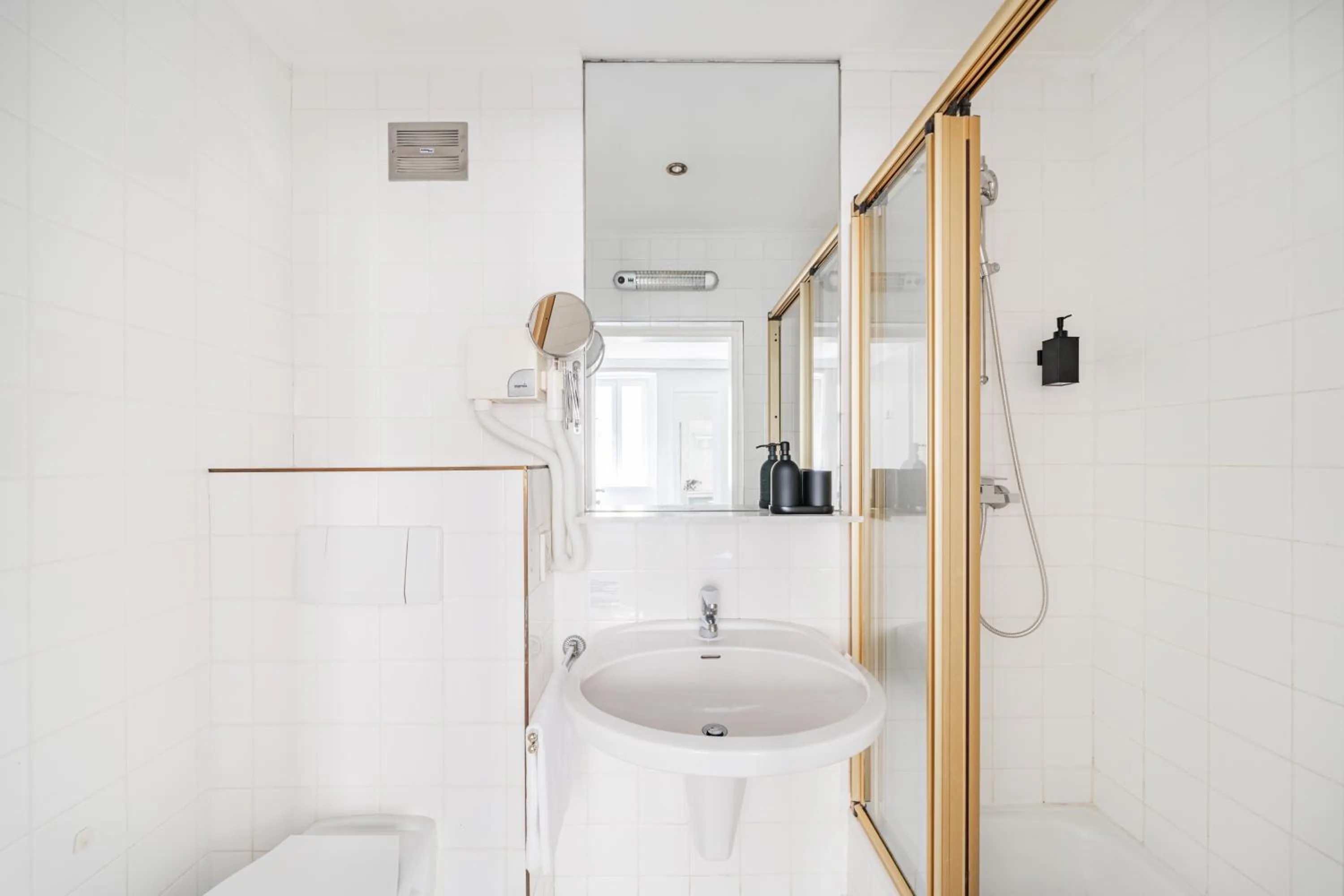 Self-Check-In Hotel Adlon