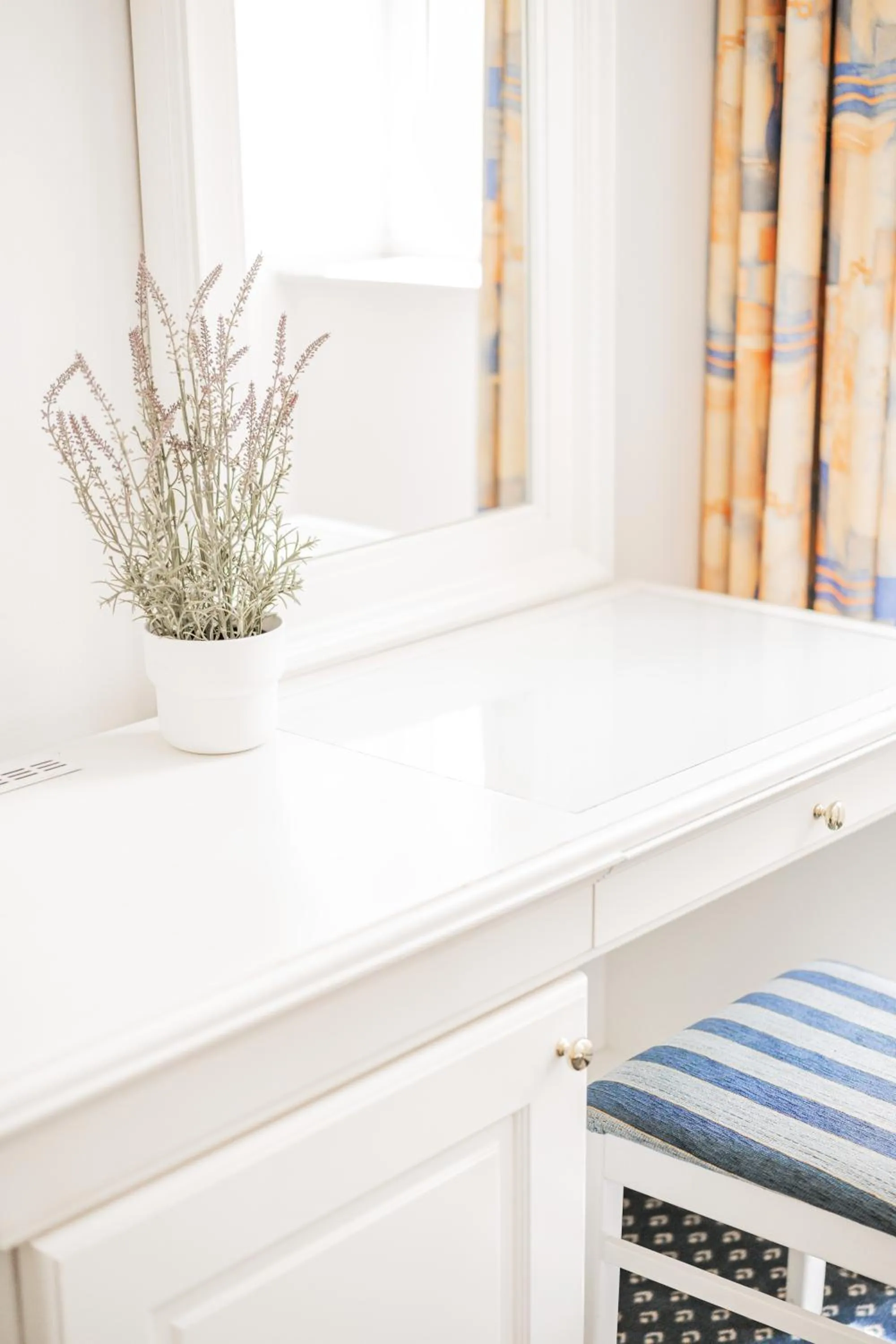 Self-Check-In Hotel Adlon